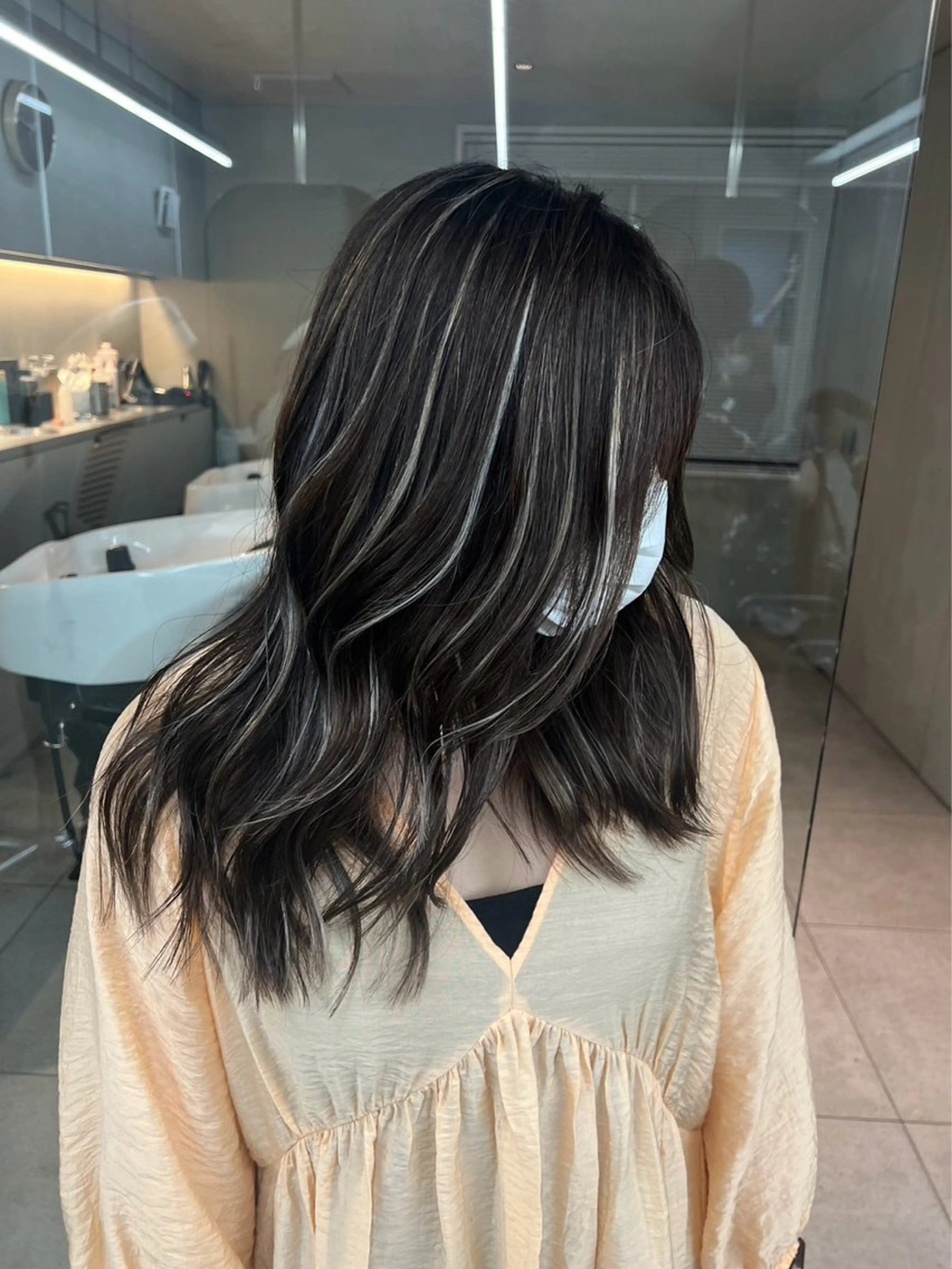 カラー 伊佐 愛のヘアスタイル