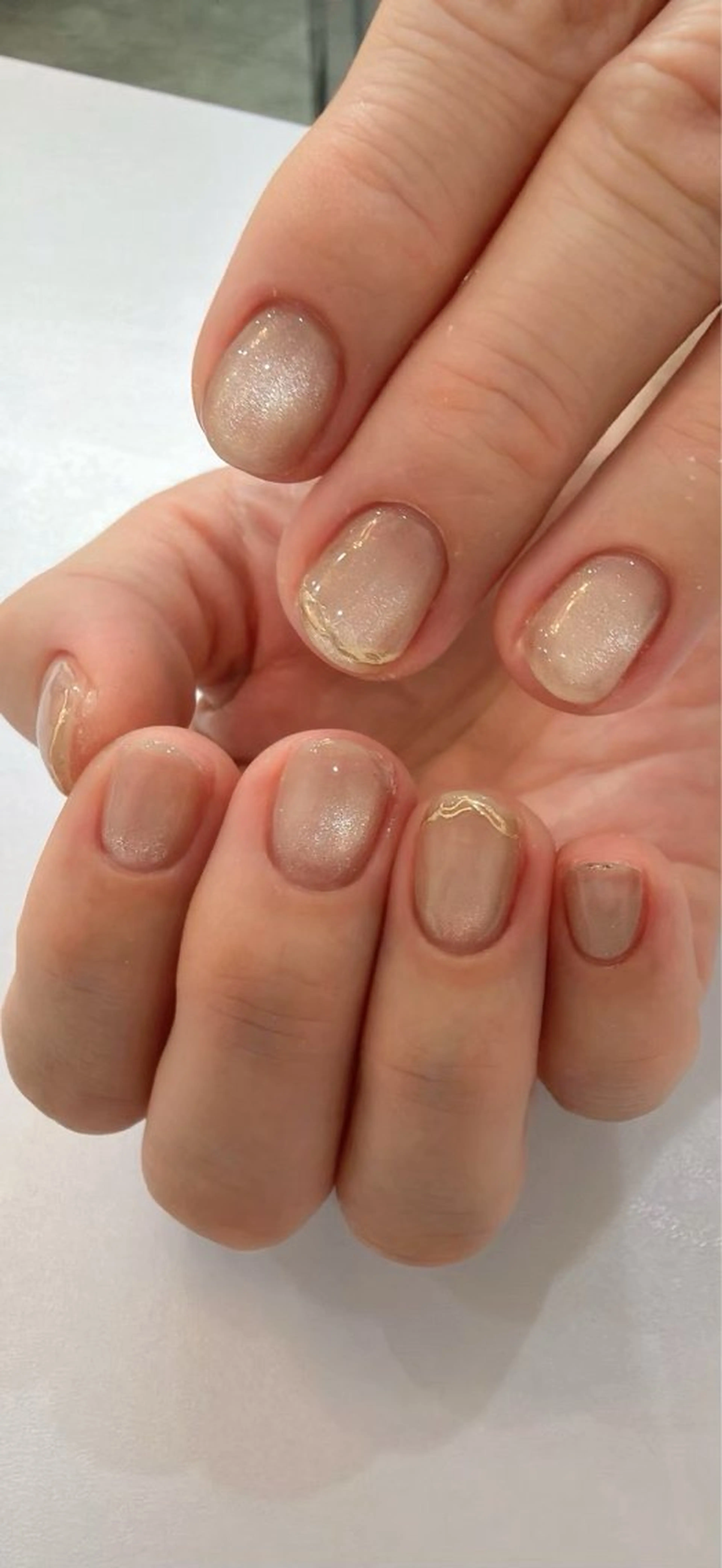 ネイル ゴールド ラメ(グリッター) オフィスネイル シンプルネイル ハンドネイル REGINA (レジーナ)所属・REGINA ネイルまつげエステの眉毛・アイブロウイメージ