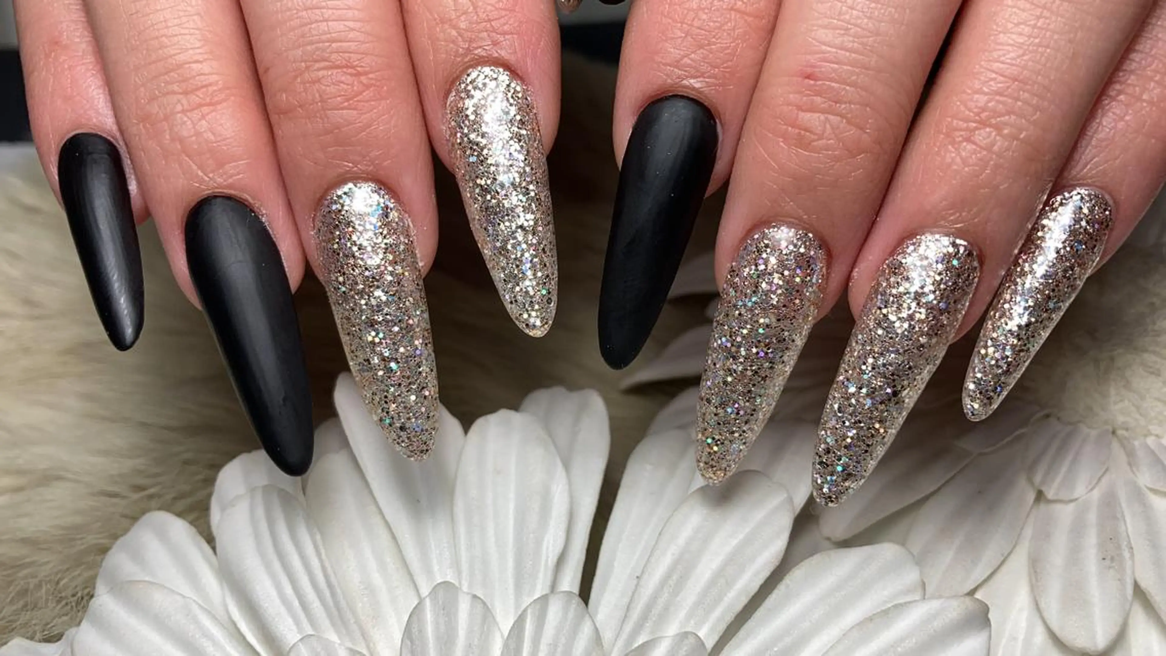 【スカルプ】ワンカラーorラメグラ🌷【爪の形を綺麗に見せて長さを出したい方おすすめ✨】の写真