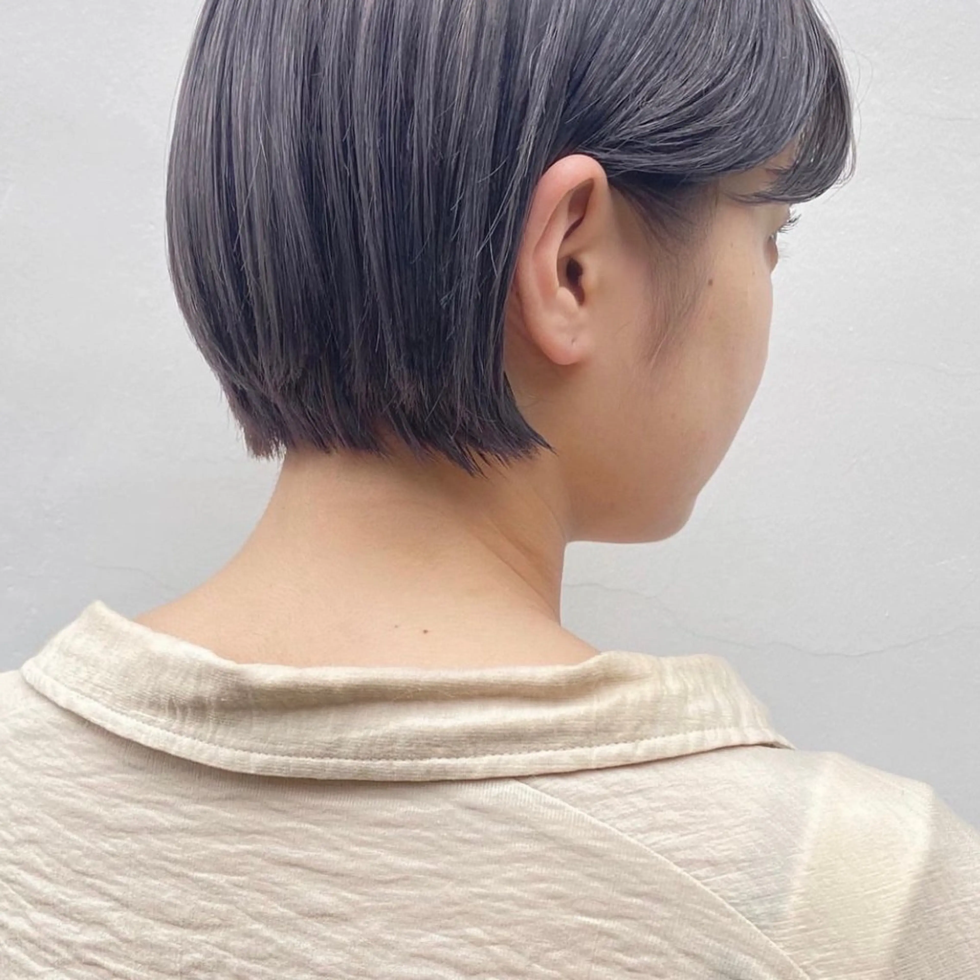 ショート カラー カット ヘアカラー トリートメント 肌馴染みくすみカラー 花房 佑夏のヘアスタイル