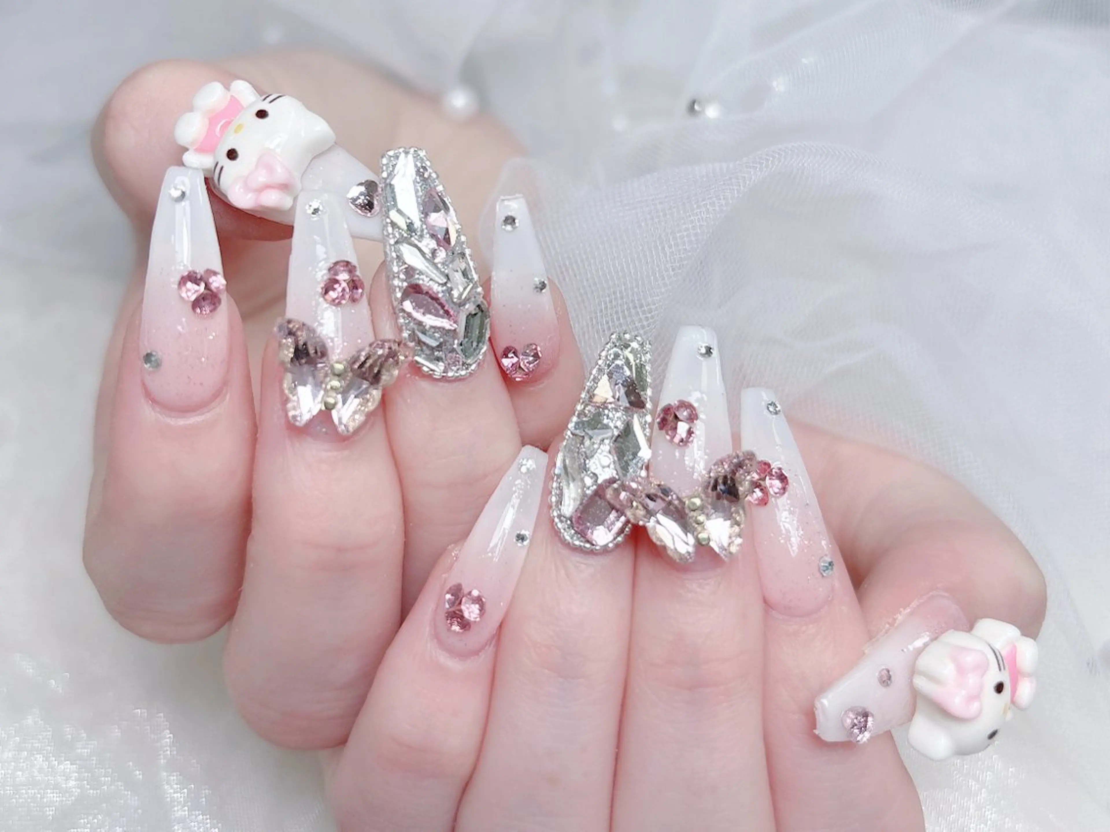 ネイル 成人式 ロングネイル マグネットネイル 大理石ネイル(マーブル) リボン ハンドネイル MoMoA Nail ネイル長さ出し専門店のネイルデザイン