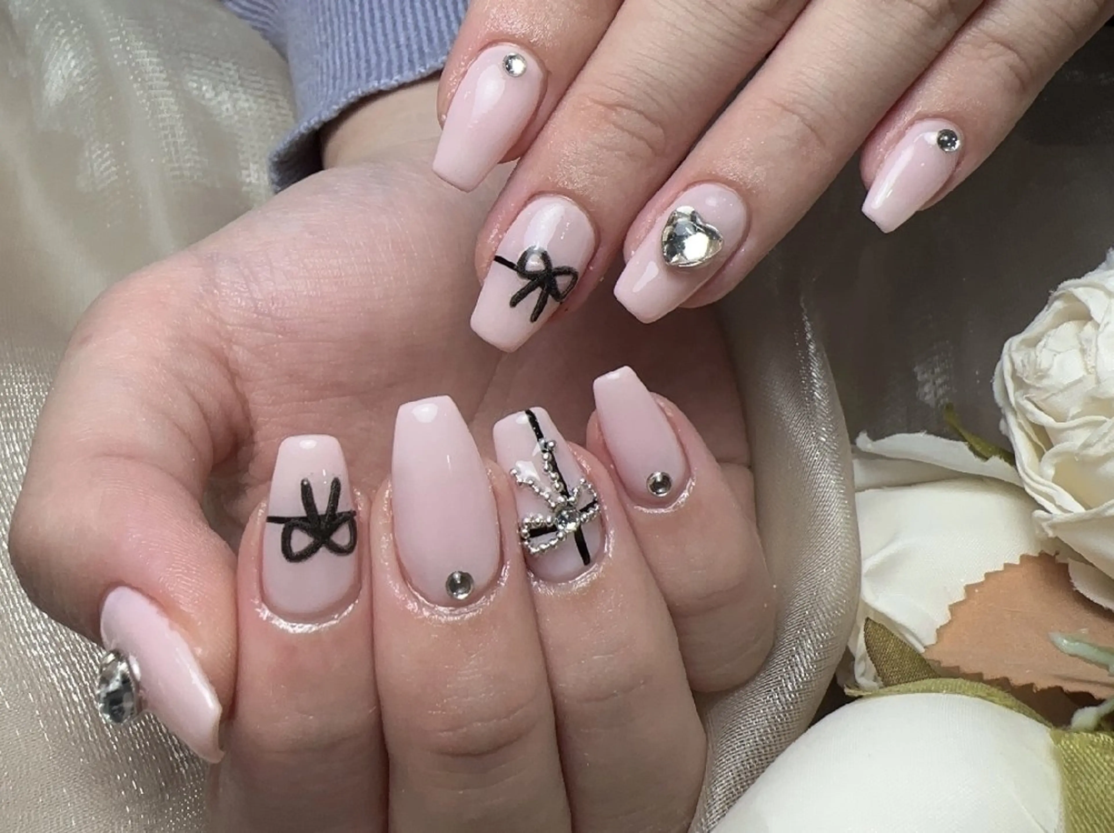 ネイル 持ち込み リボン ハンドネイル UM Nail Salonのネイルデザイン