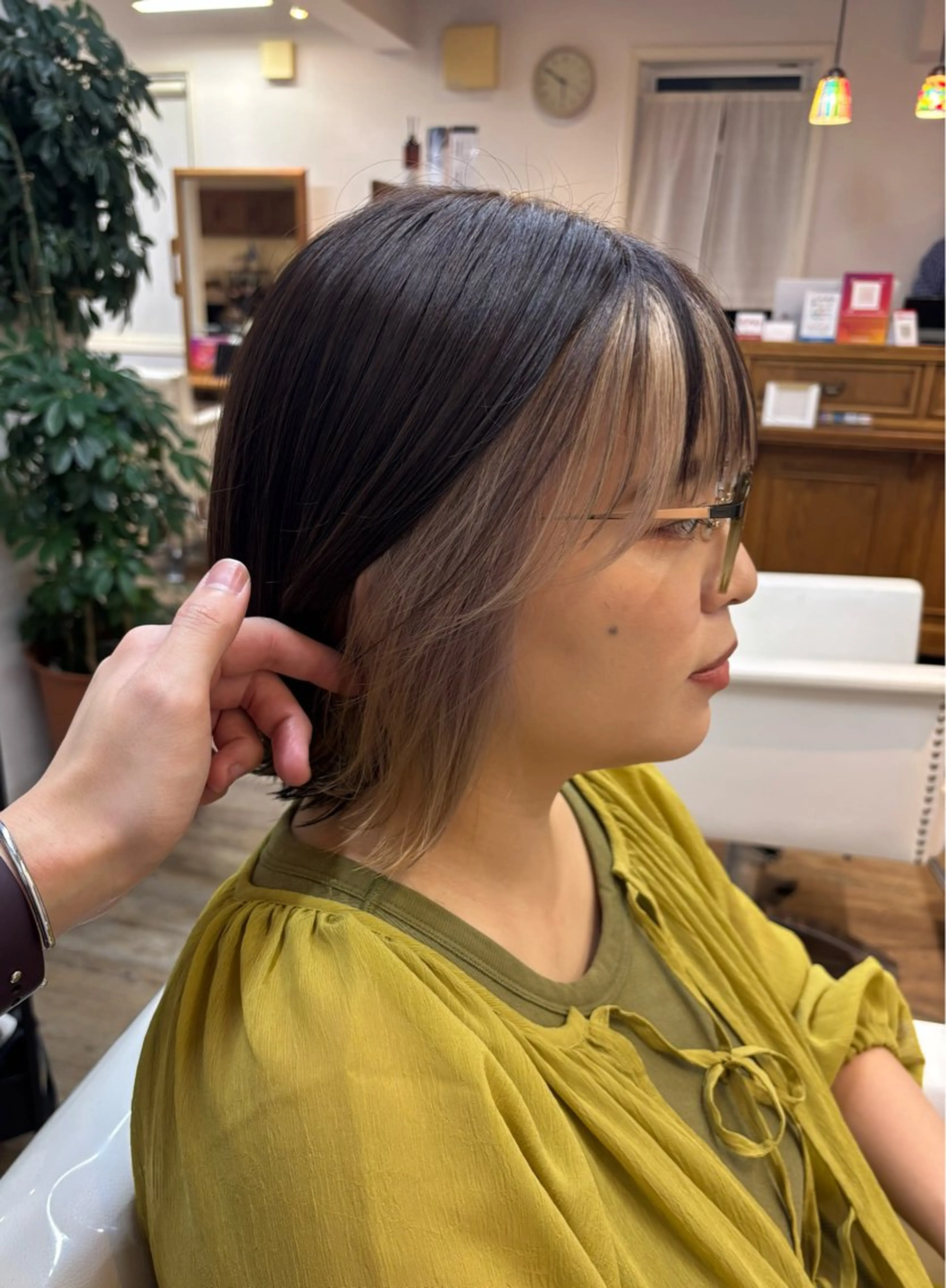 ショート カラー ベージュカラー ブリーチ 透明感カラー ミルクティーベージュ カット ヘアカラー トリートメント Osawa Yutoのヘアスタイル