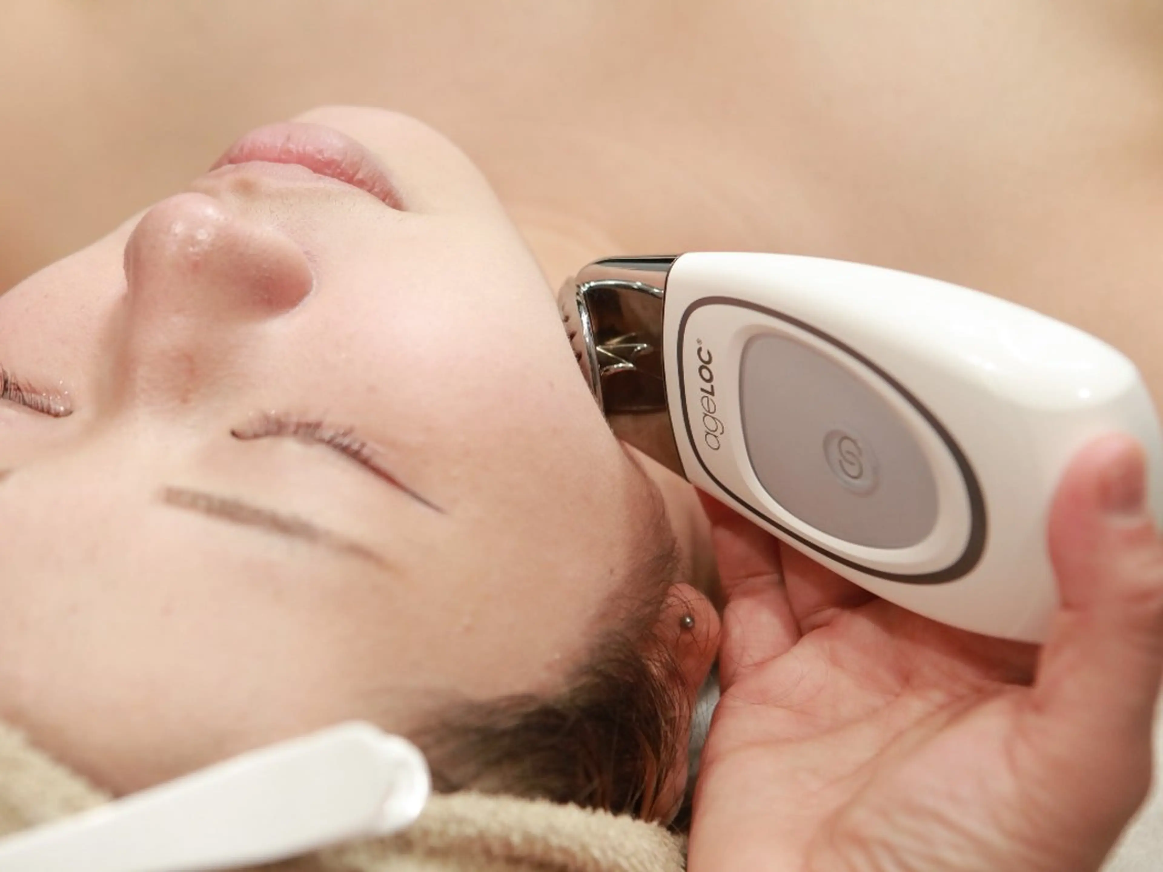 【New最新✨】とにかく!!凄い…最新フェイシャル!小顔•毛穴、ハリつや肌、肌質改善!デコルテ付✨神腕ハンドマッサージ✨の写真