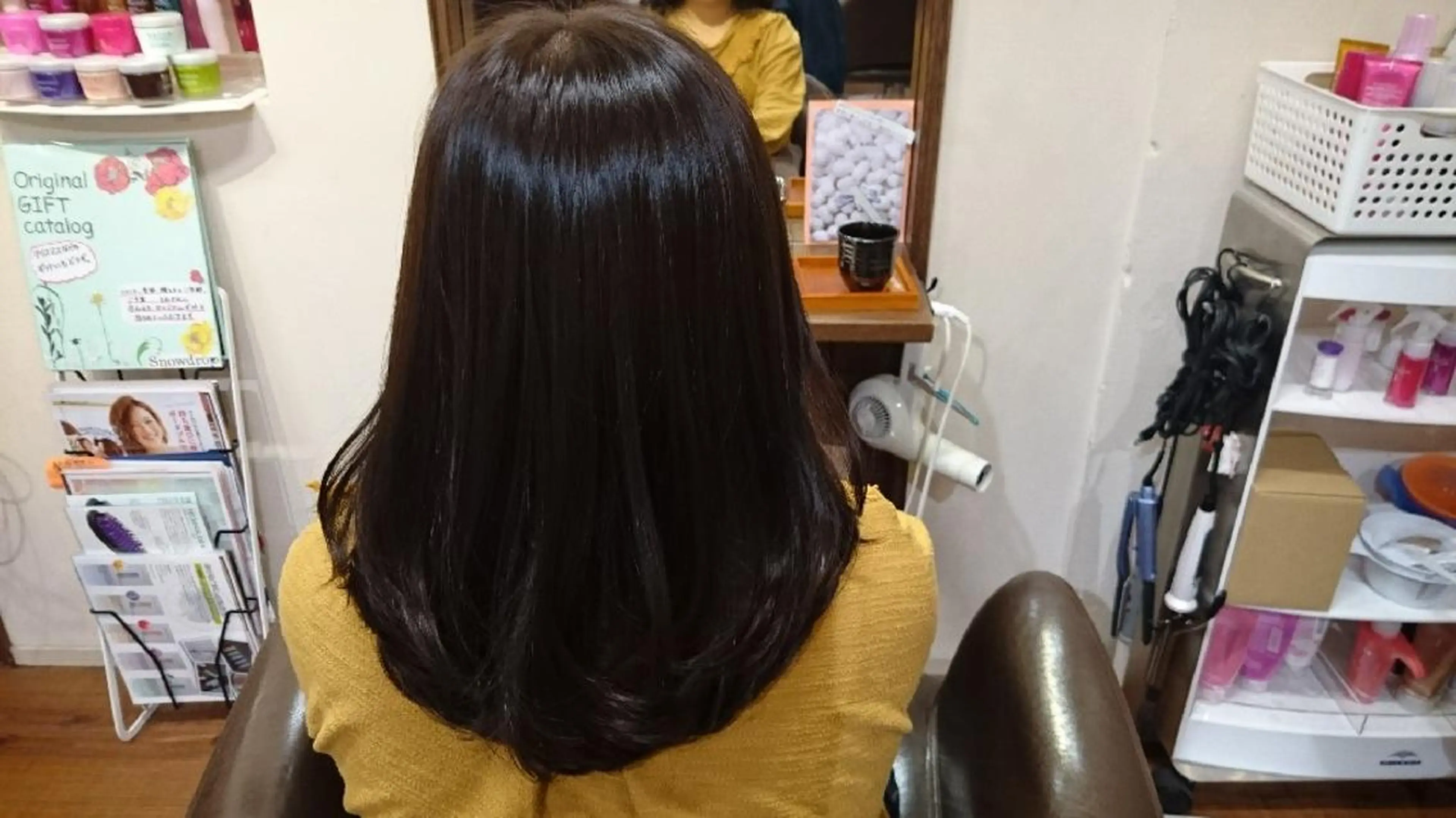 セミロング カラー 井上 涼花のヘアスタイル