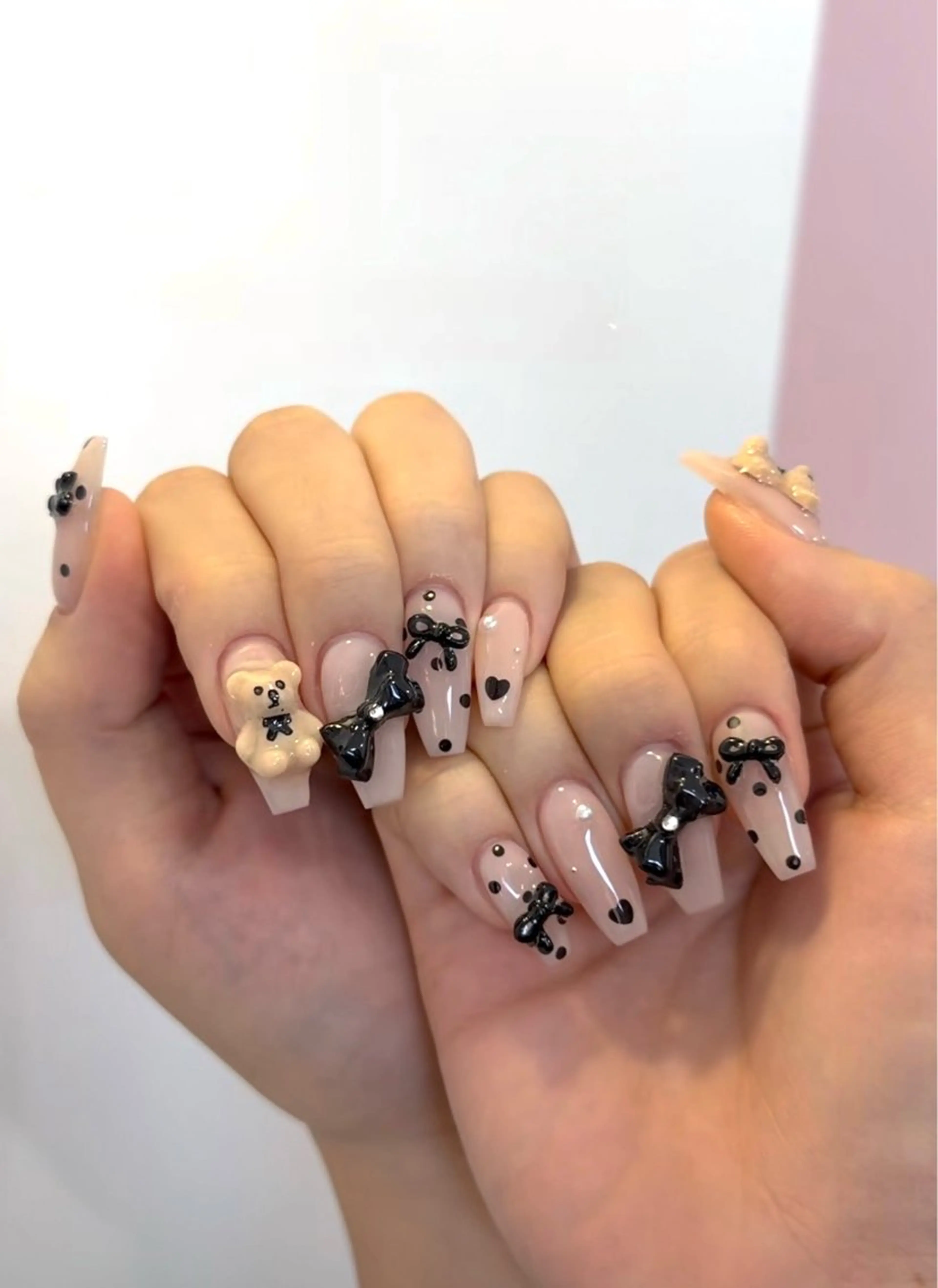 ネイル フラッシュネイル フレンチネイル グラデーション キラキラネイル 韓国ネイル ハンドネイル Lina nail所属・Lunaa 池袋のネイルデザイン