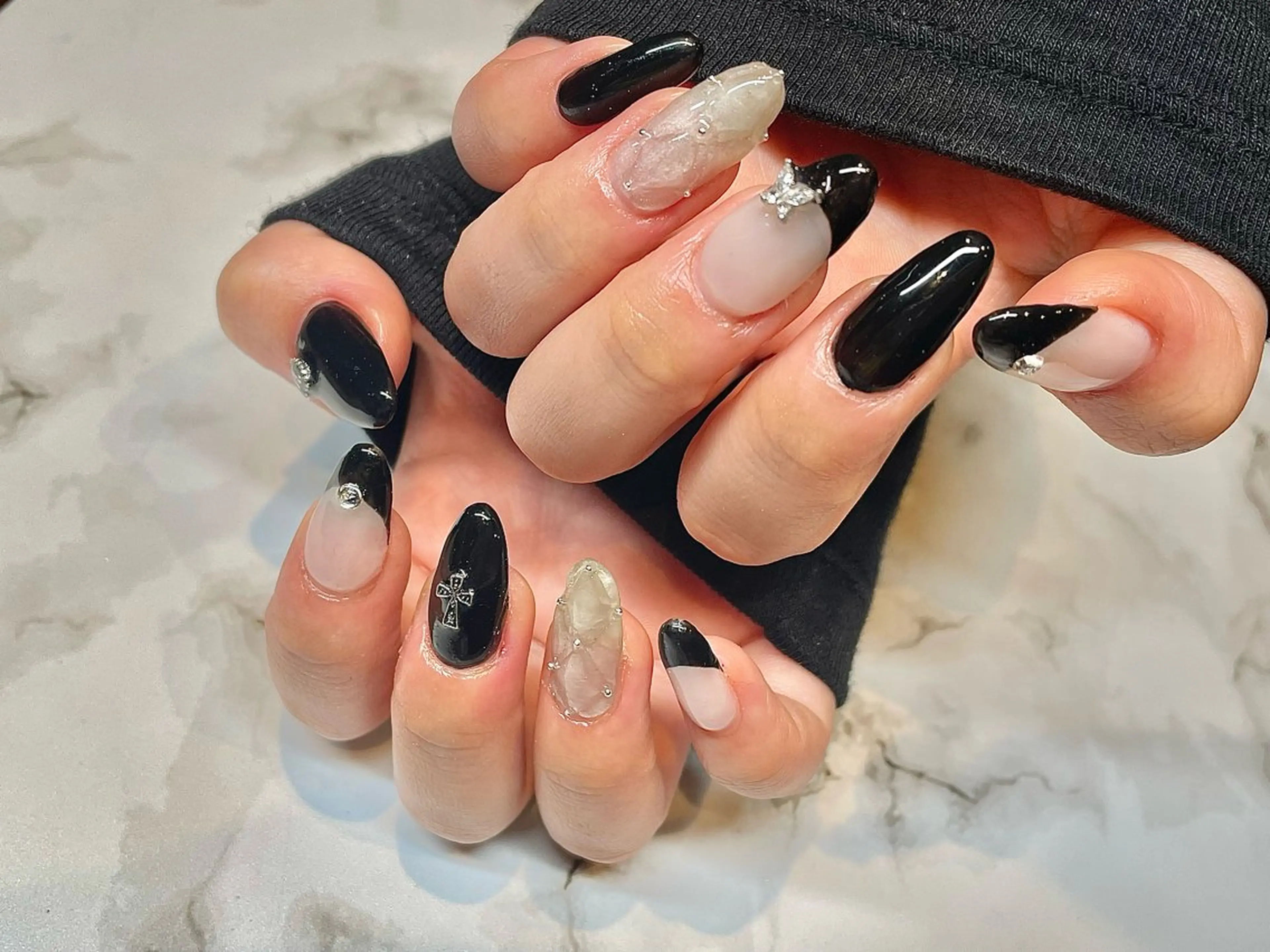 ネイル ジェルネイル ラメ(グリッター) ラメグラデーション マグネットネイル ニュアンスネイル bea  merci所属・beamerci🌼 SHIORIのネイルデザイン