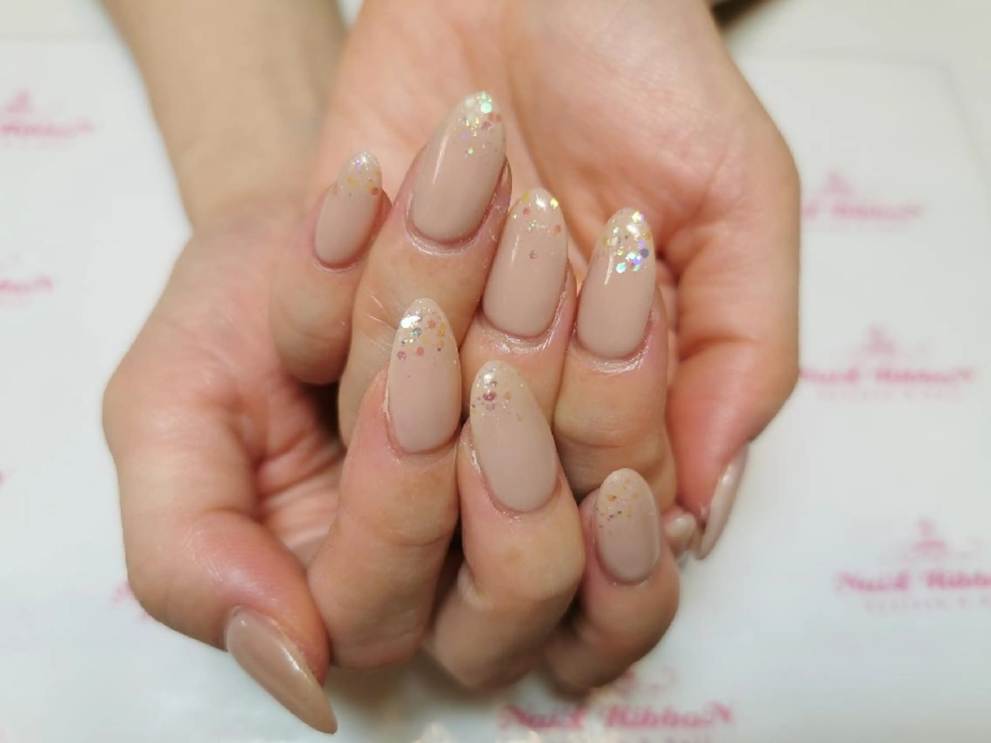 ネイル ネイルリボン 受付スタッフのネイルデザイン