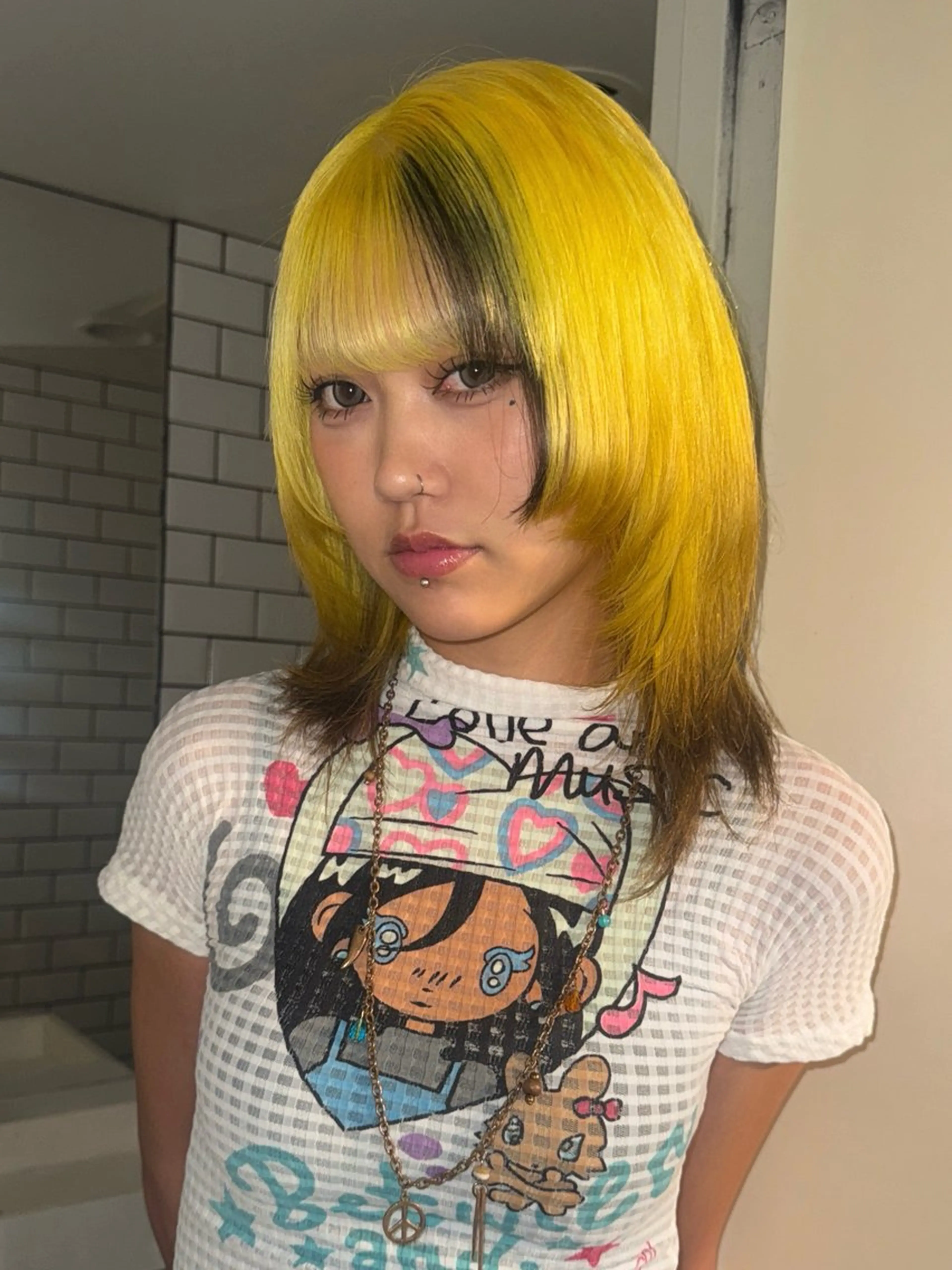 ミディアム カラー ヘアアレンジ イエローカラー ヘアカラー minto/ 似合わせ/ハイトーンのヘアスタイル