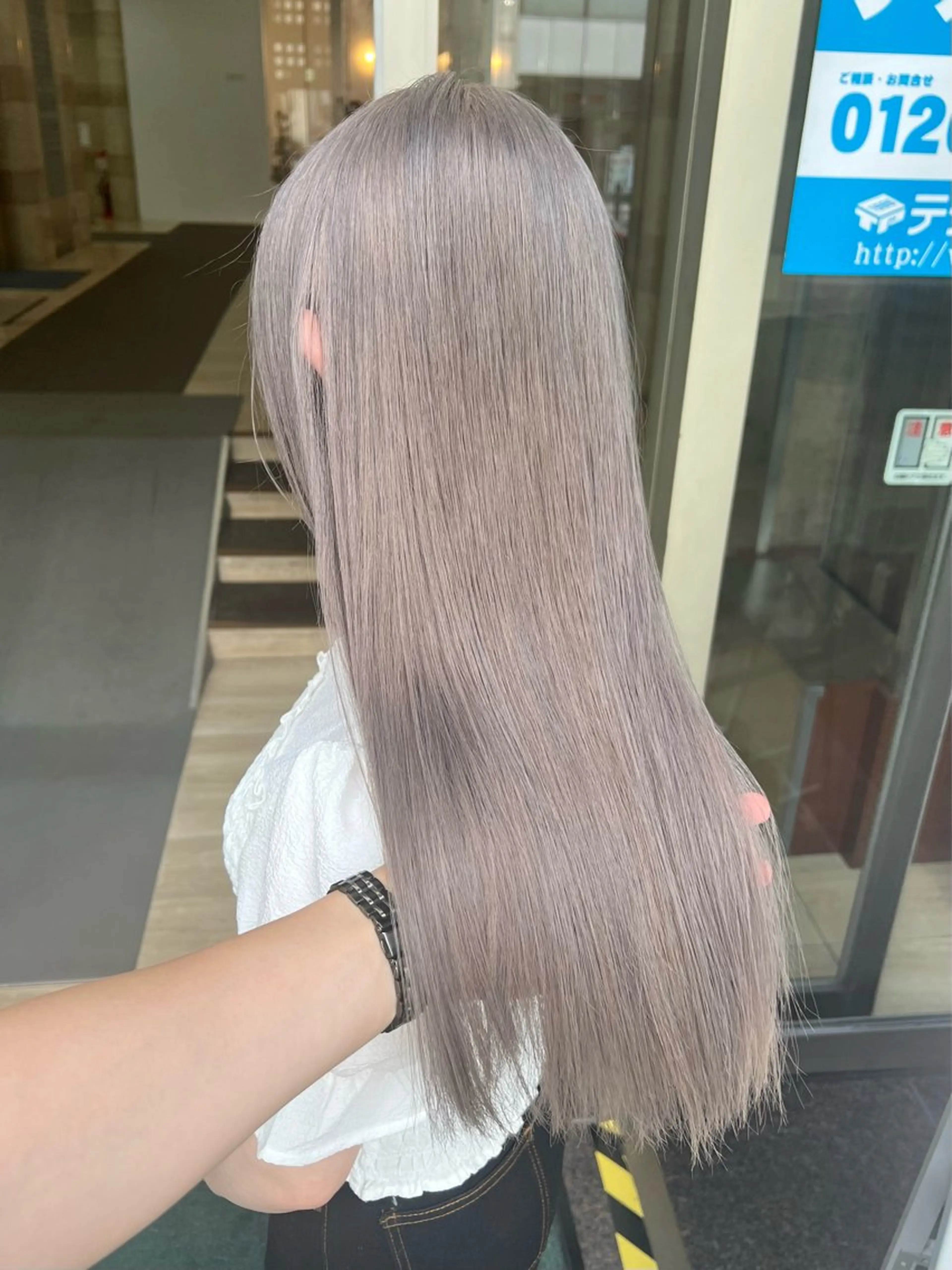 ロング カラー バレイヤージュ ベージュカラー ブリーチ ケアブリーチ ダブルカラー ヘアカラー Via officialのヘアスタイル