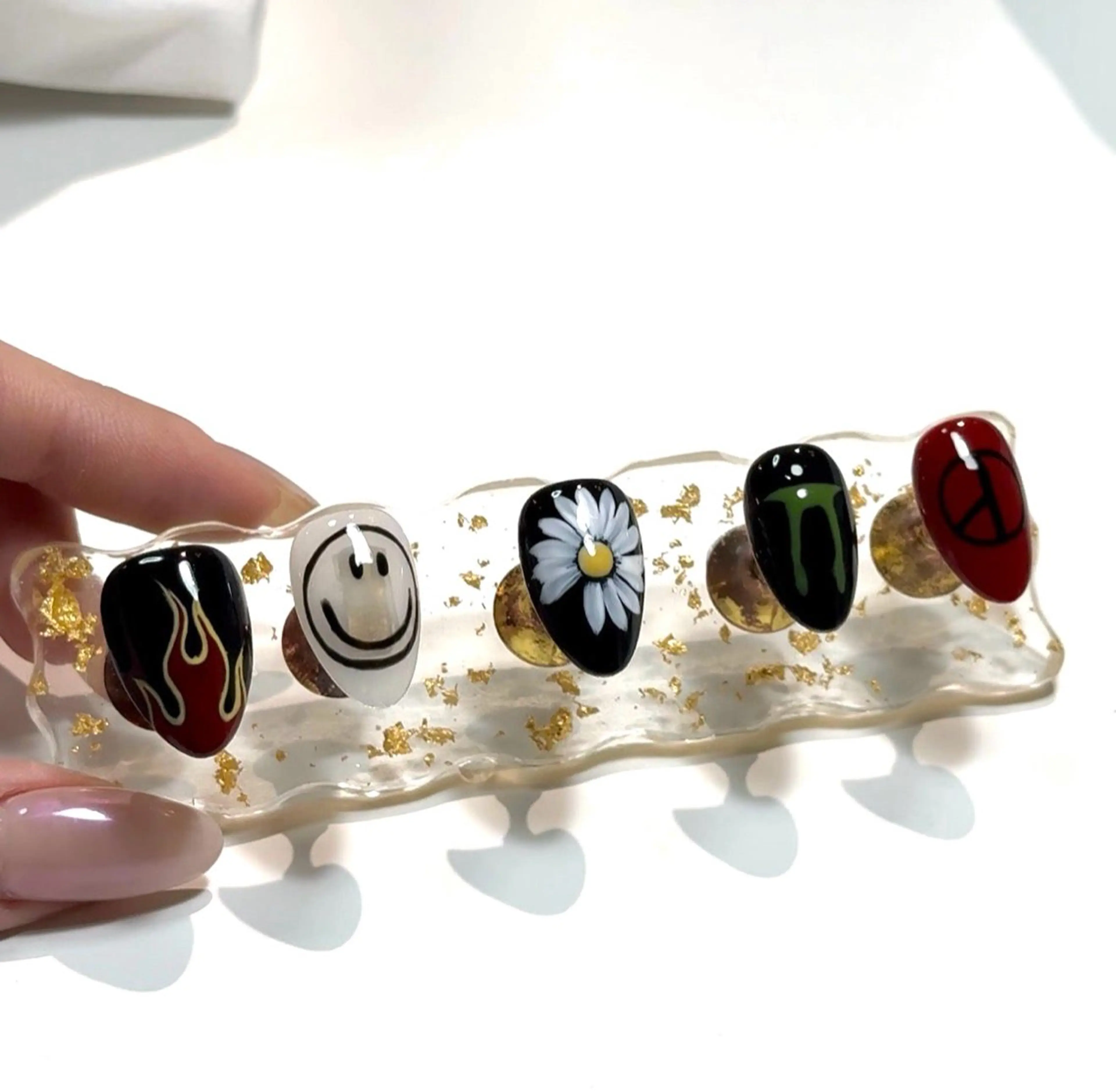 ネイル ゴールド おそろいネイル Nichi Nailsのネイルデザイン