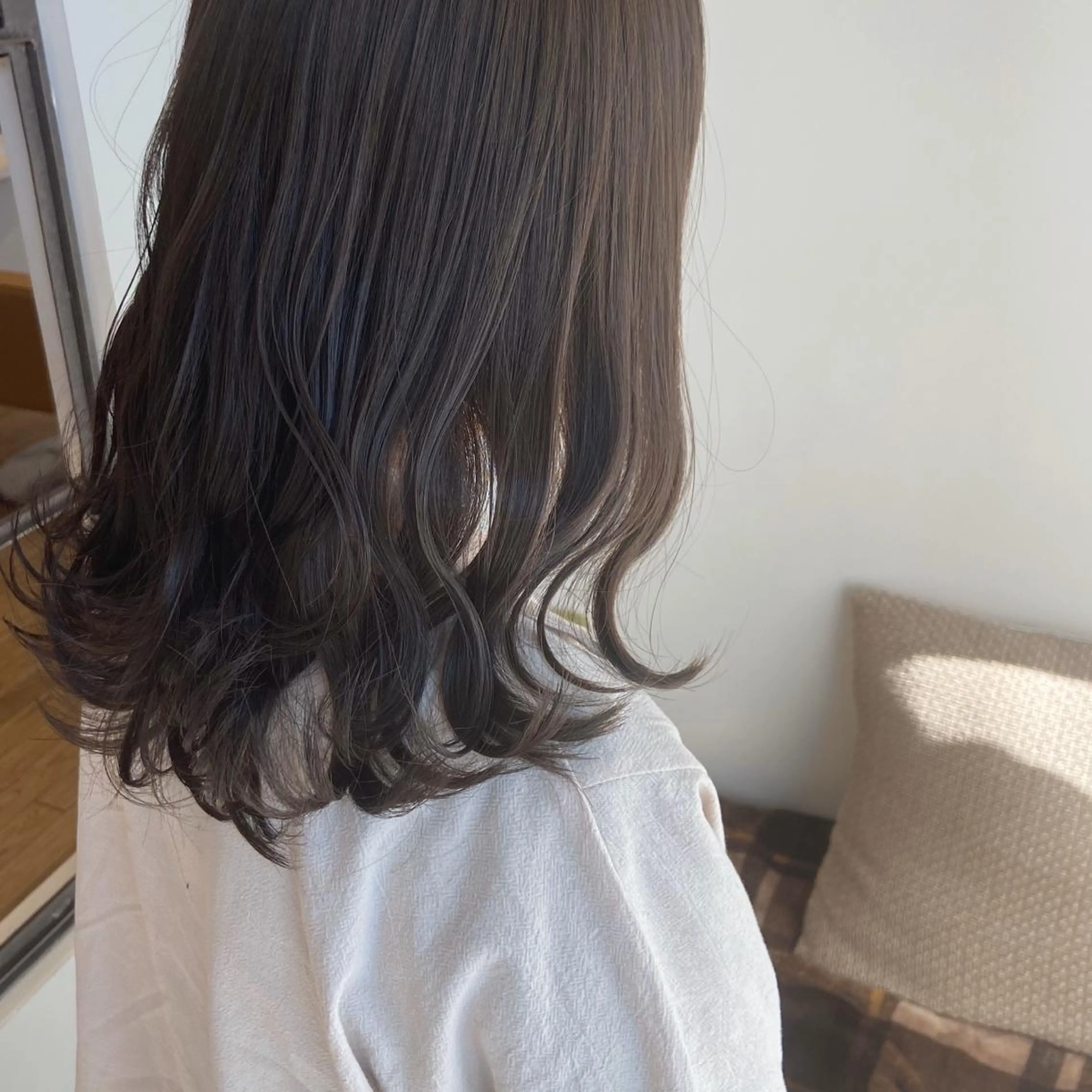 ミディアム 峯 志帆のヘアスタイル
