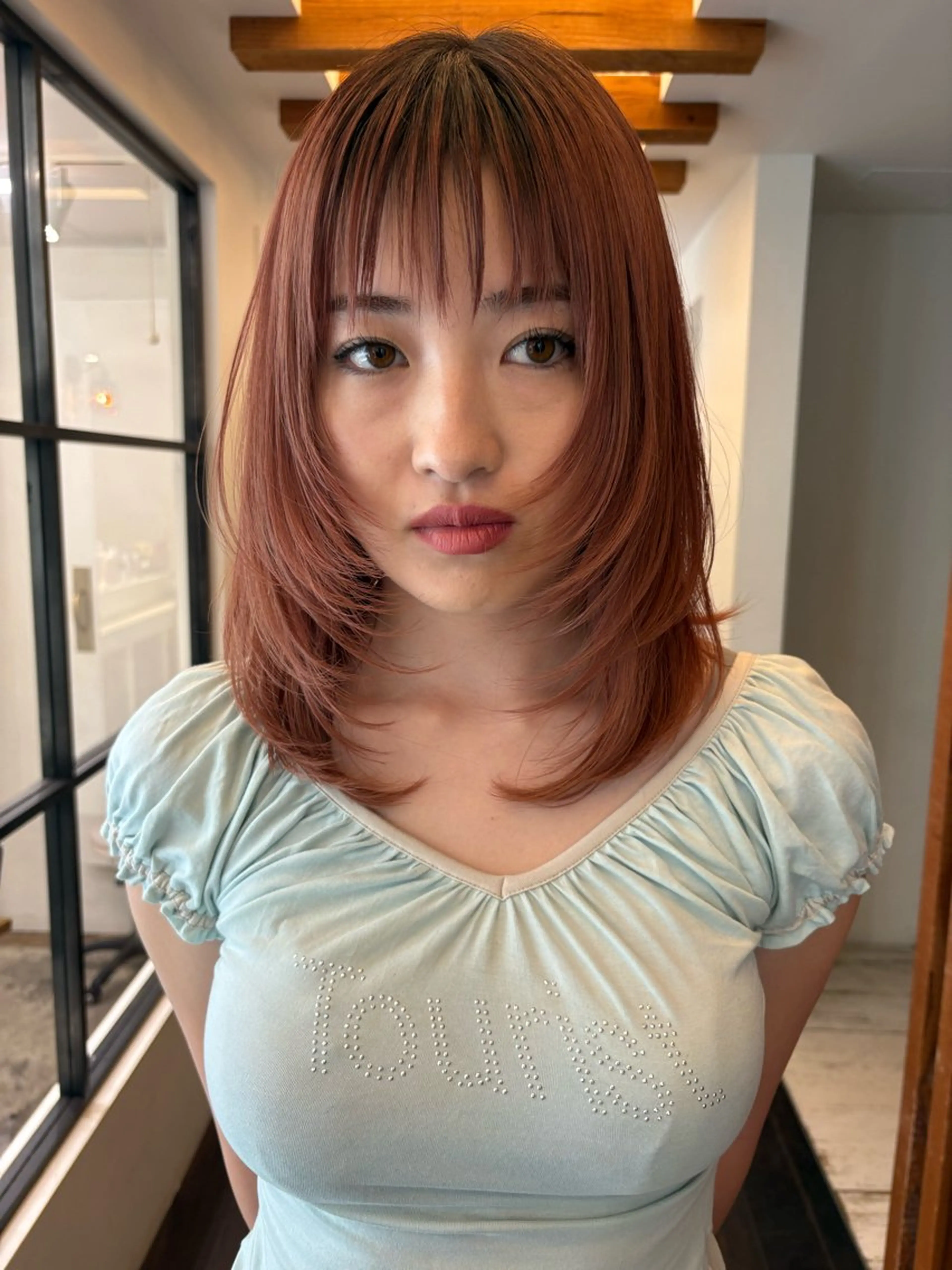 ミディアム ハッシュカット レイヤーカット リカ/ハイトーン ・オリーブ🍀のヘアスタイル