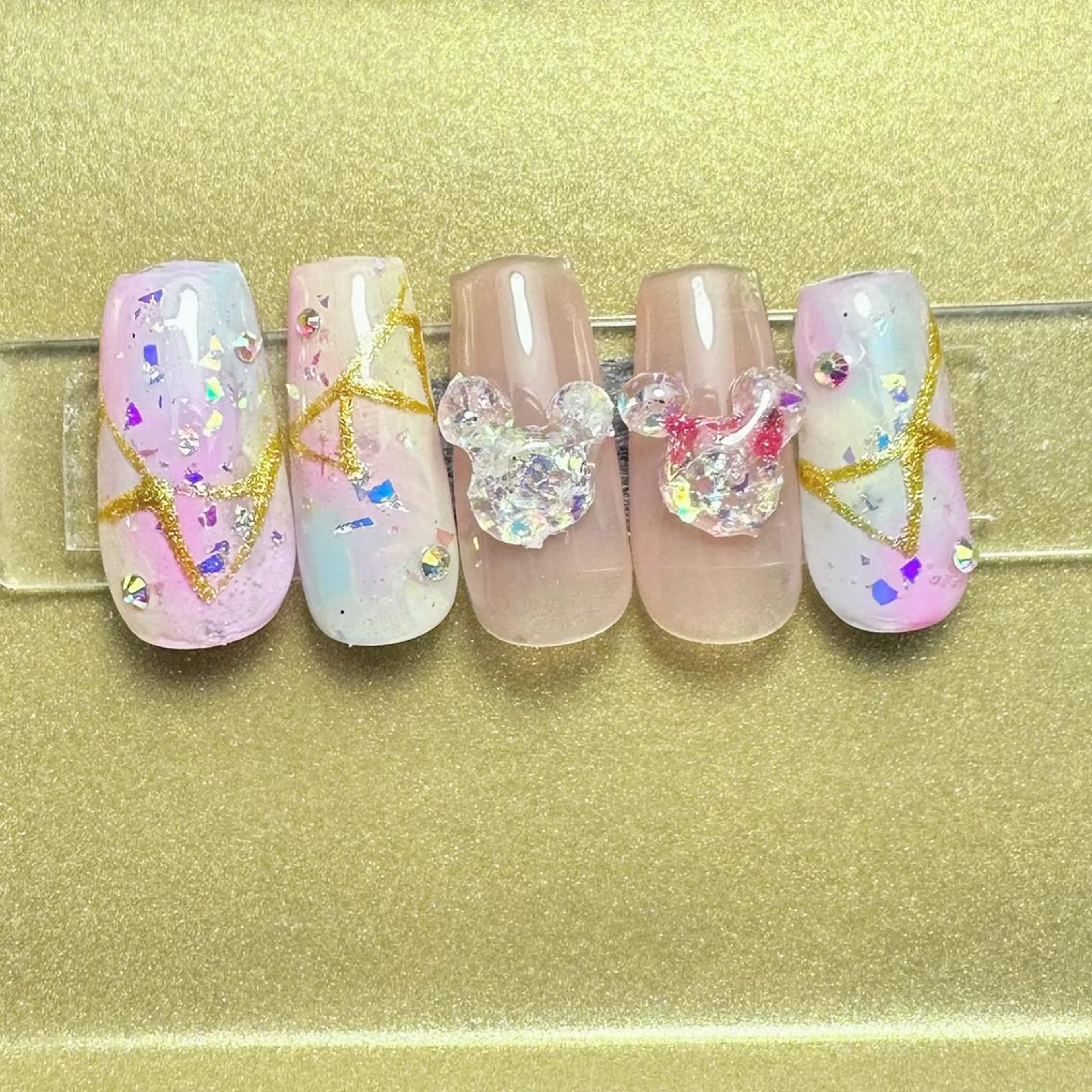 ネイル オーロラネイル 新山 聖のネイルデザイン