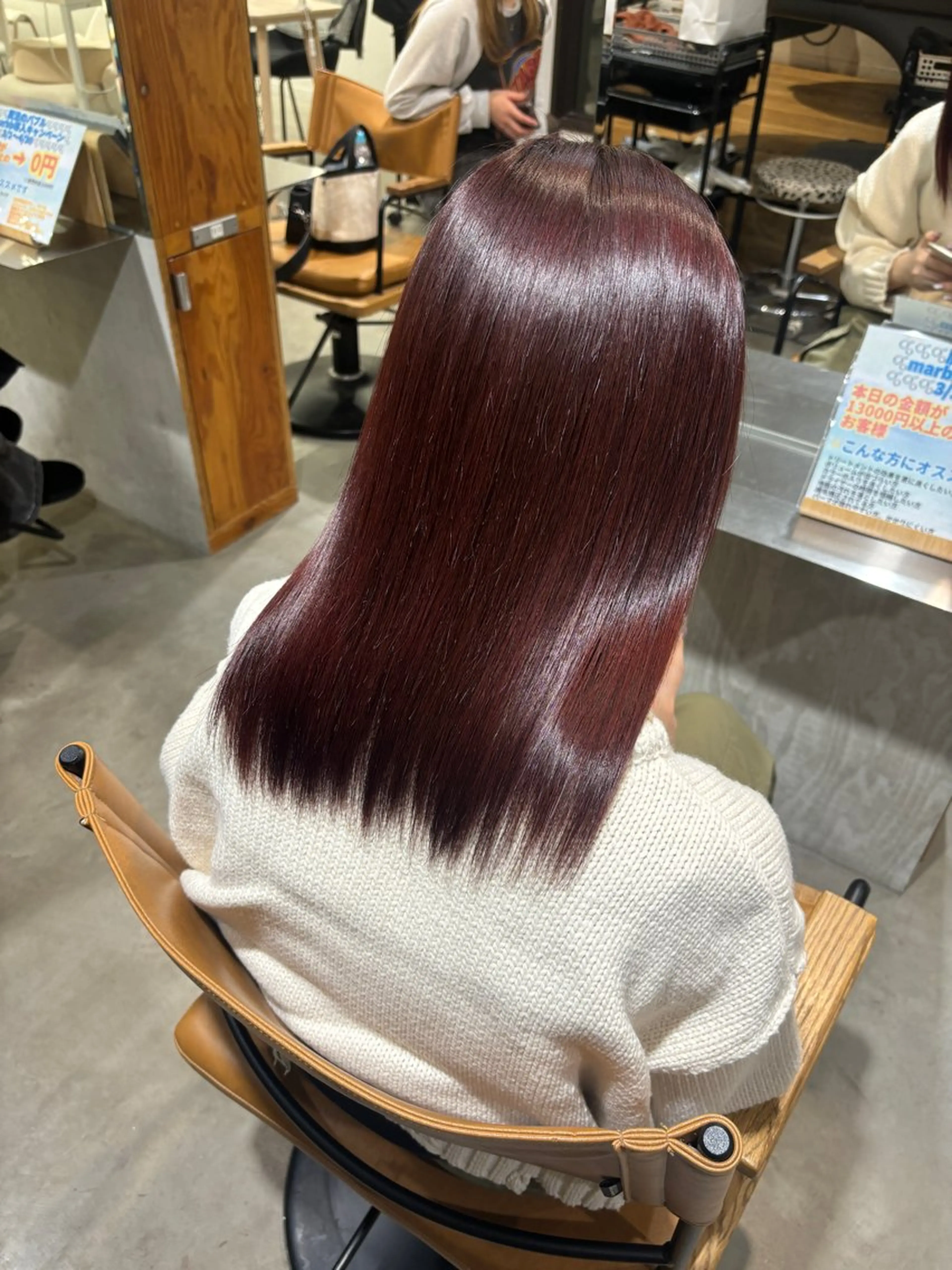 セミロング カラー 小木曽 里華のヘアスタイル