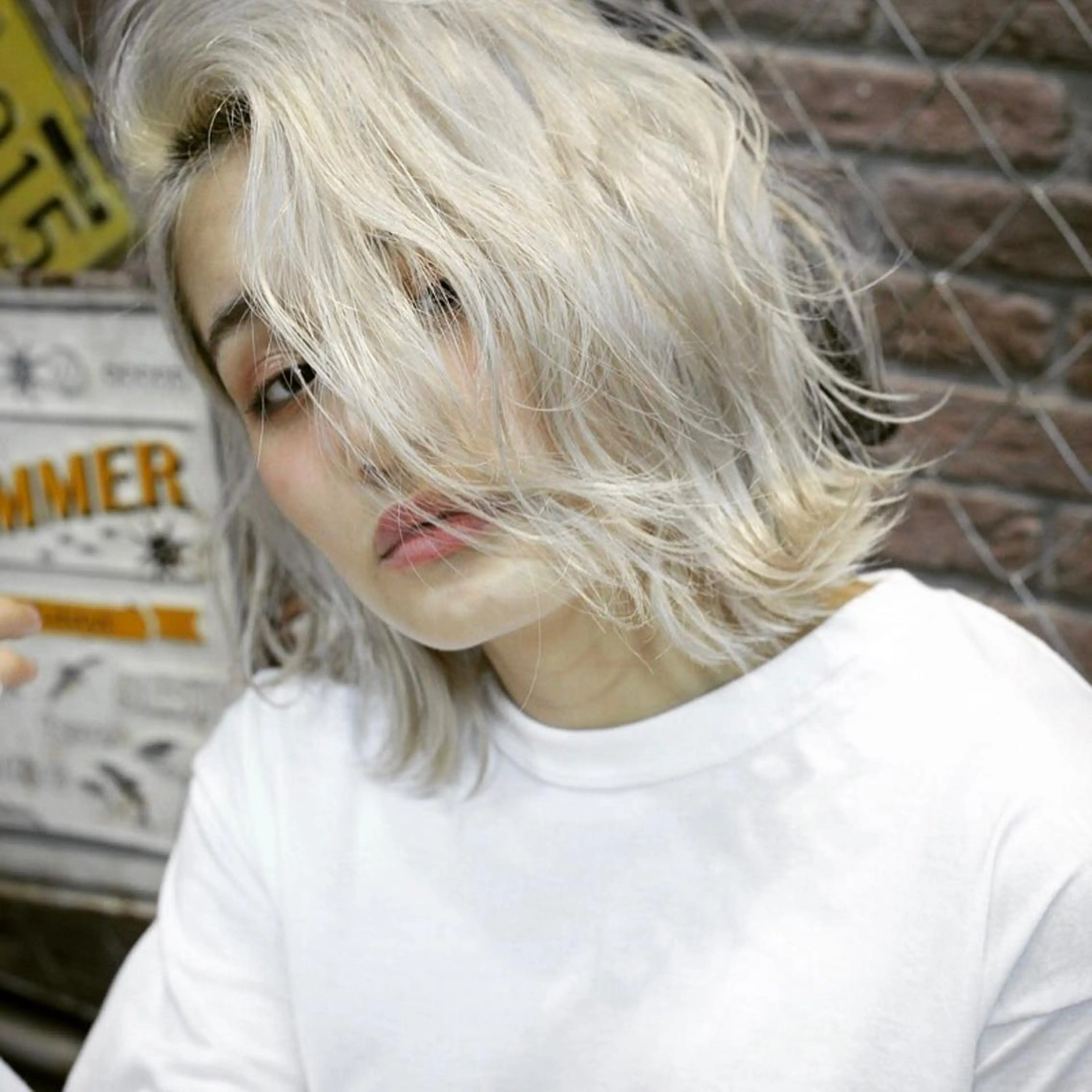 ショート カラー 切りっぱなしボブ ベージュカラー ブリーチ ダブルカラー ホワイトベージュ grow 榎本のヘアスタイル