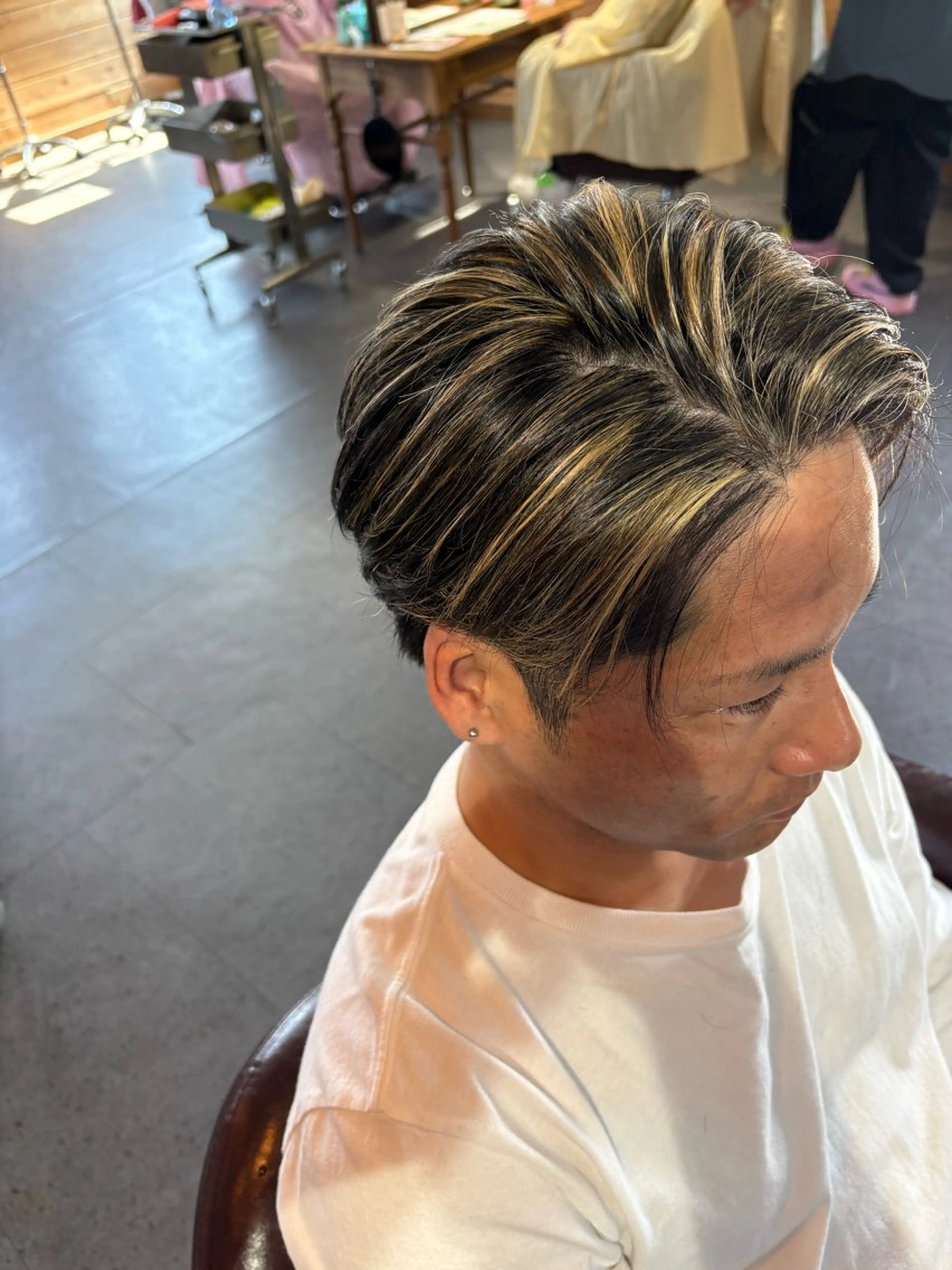 ショート カラー メンズ メンズメッシュ 抜きっぱなしブロンド メッシュ カット ヘアカラー 高橋 知輝のヘアスタイル