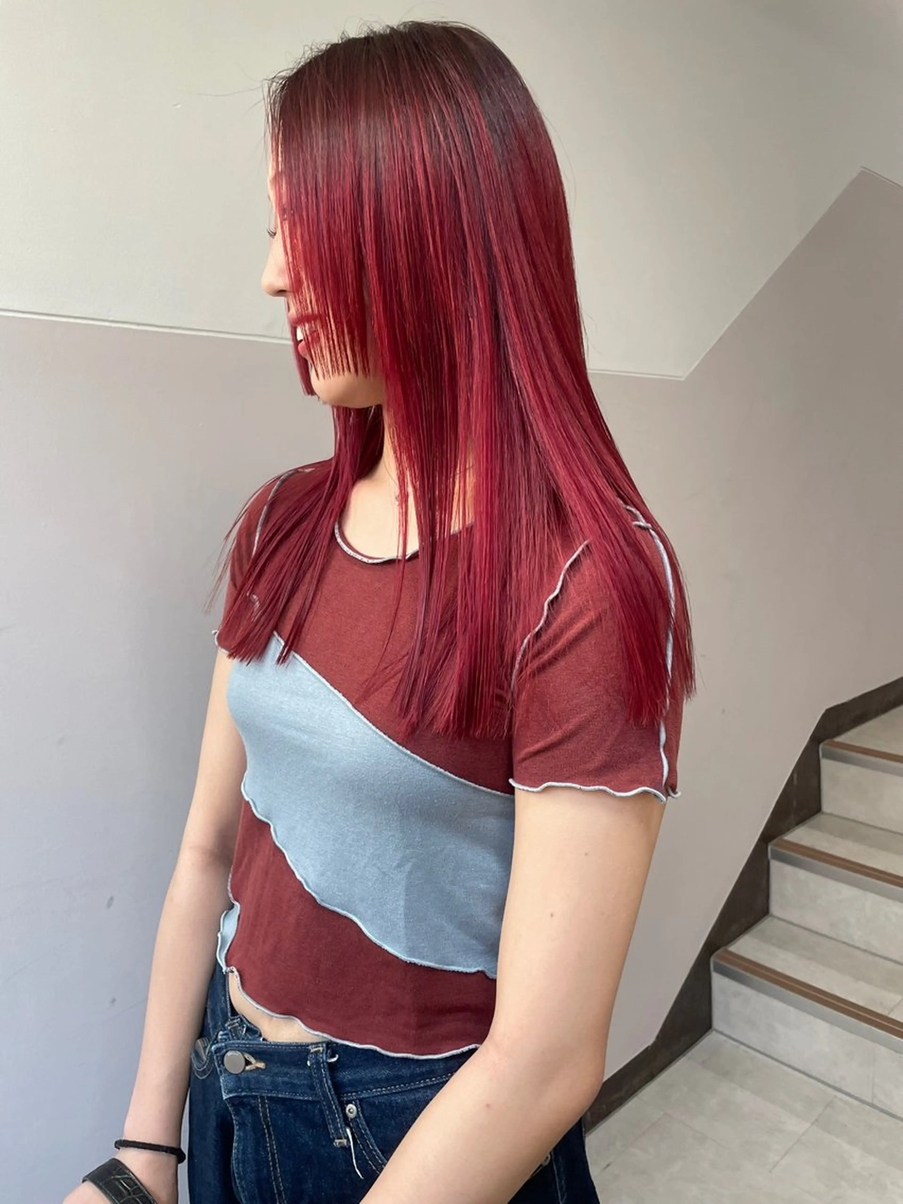 セミロング カラー オカモト ミユウのヘアスタイル