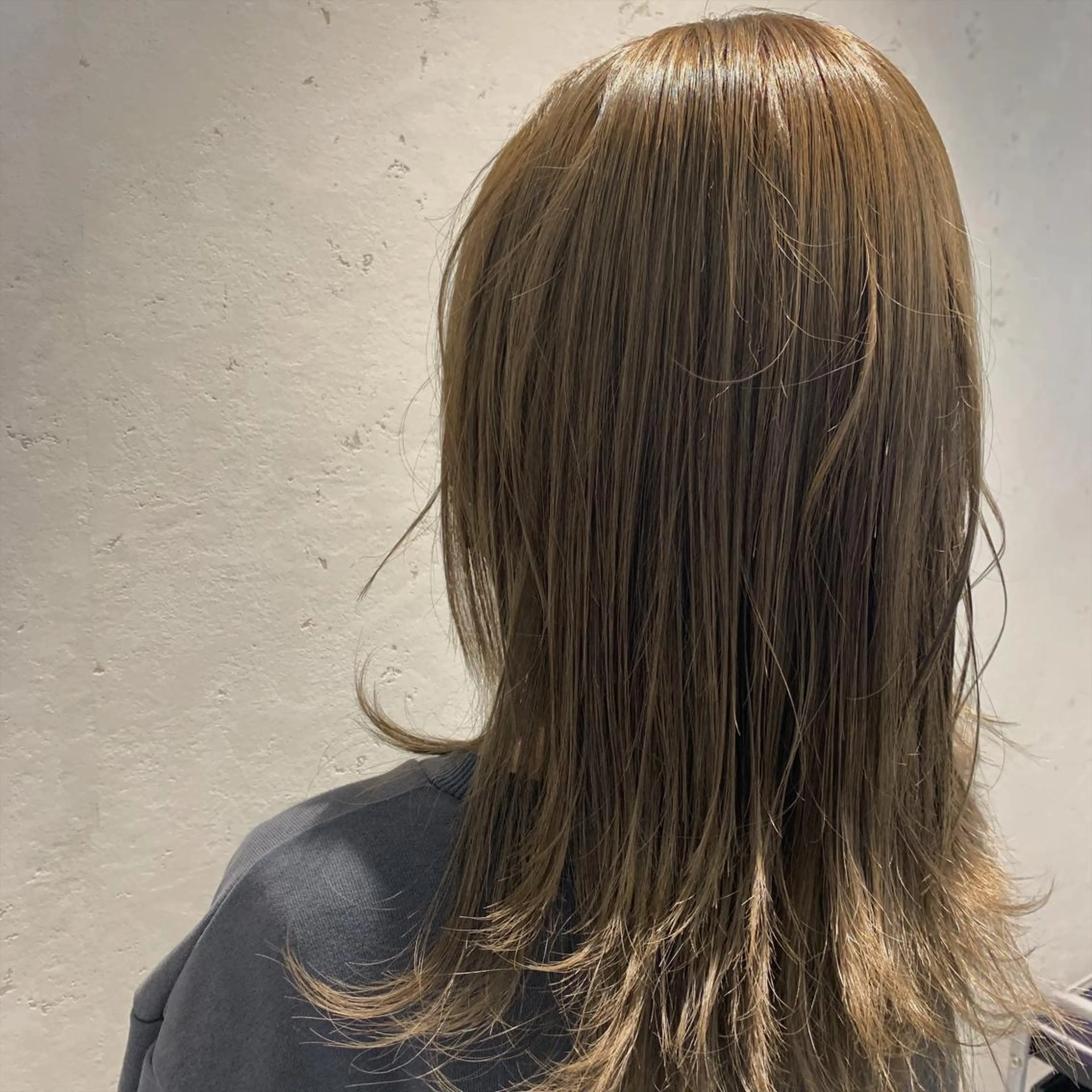 セミロング カラー 外山 実咲のヘアスタイル