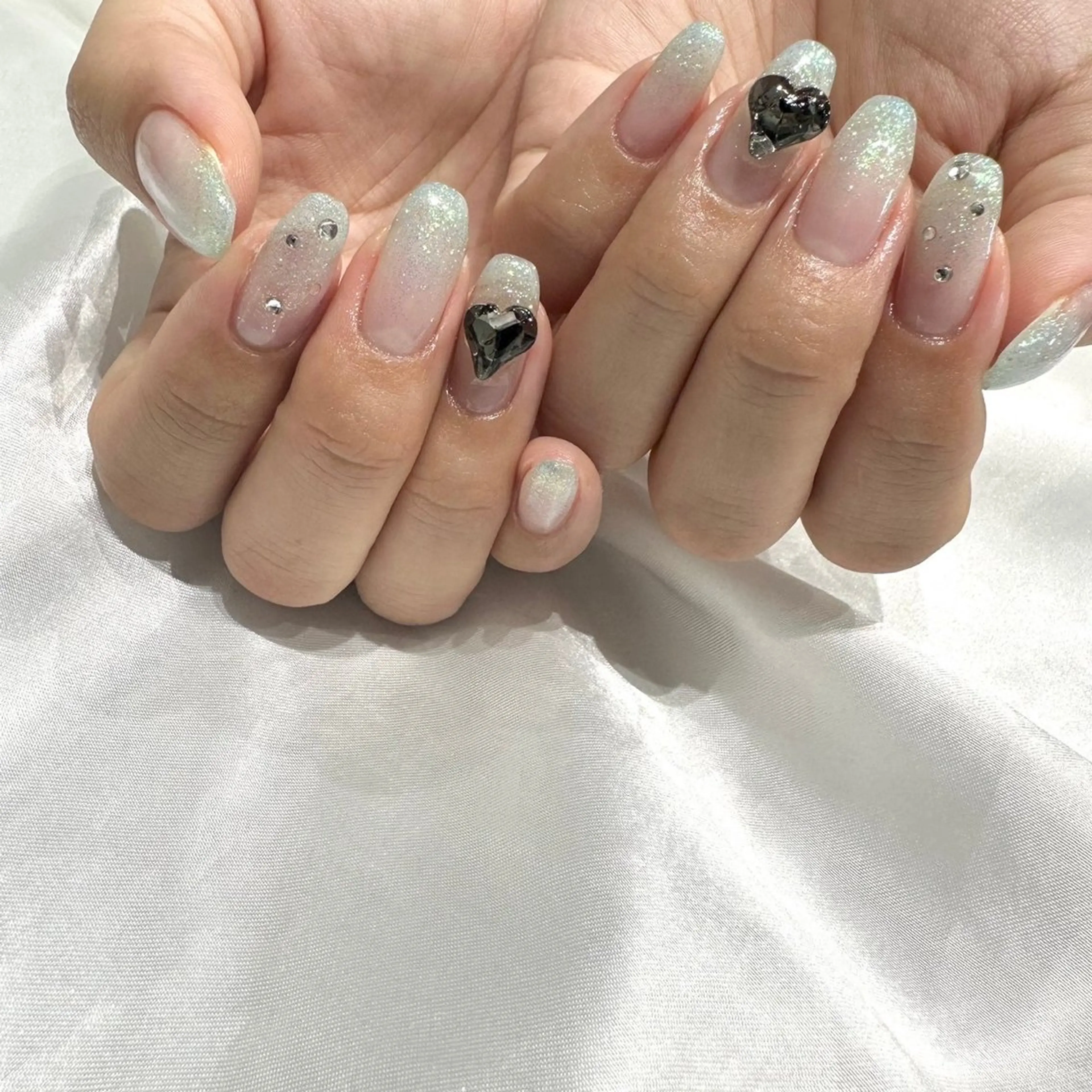 ネイル ストーンネイル ハンドネイル 水戸 彩夏のネイルデザイン