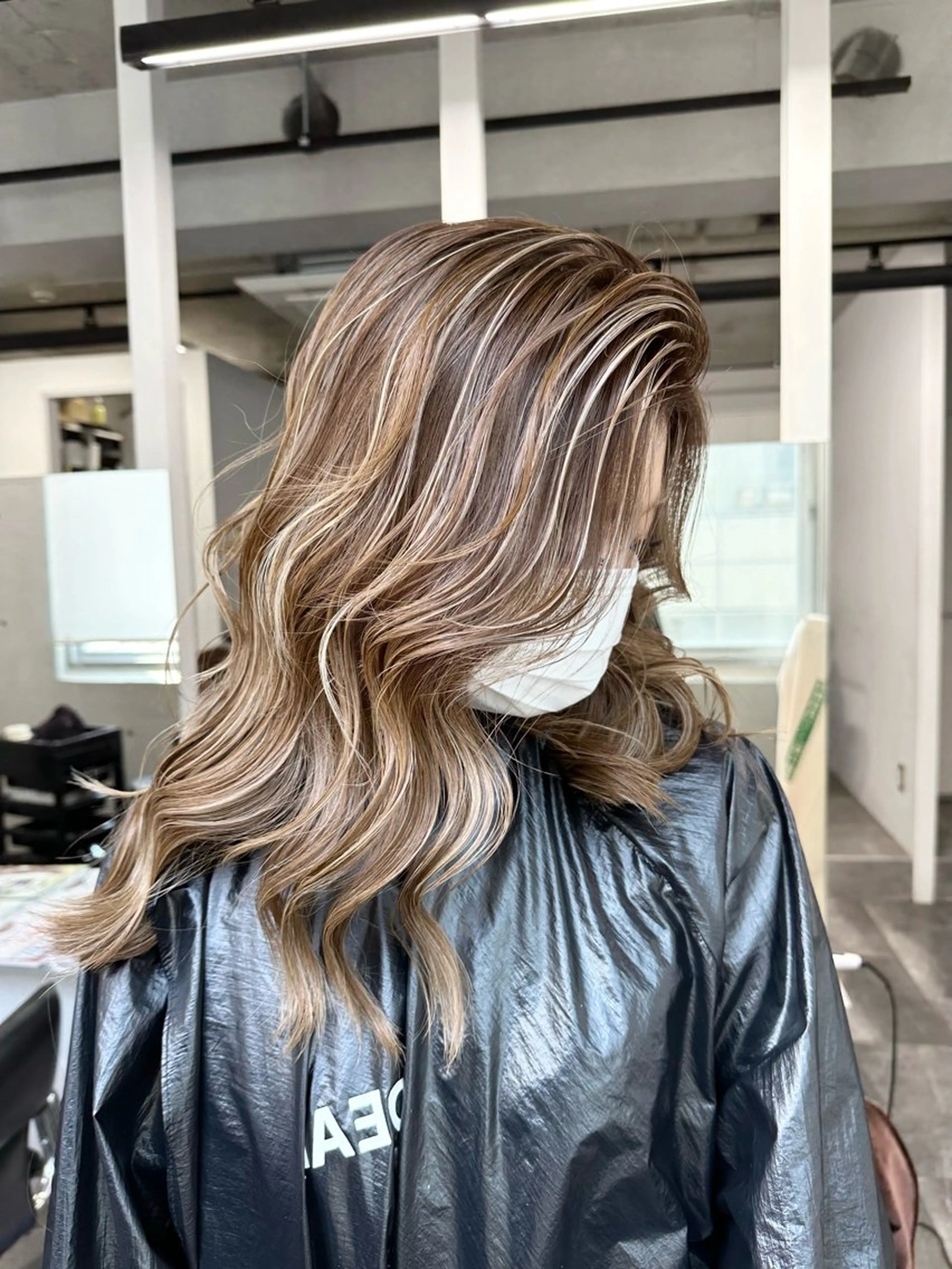 ミディアム カラー ハイライトカラー ハイライト REDEAL所属・上村 光希のヘアスタイル