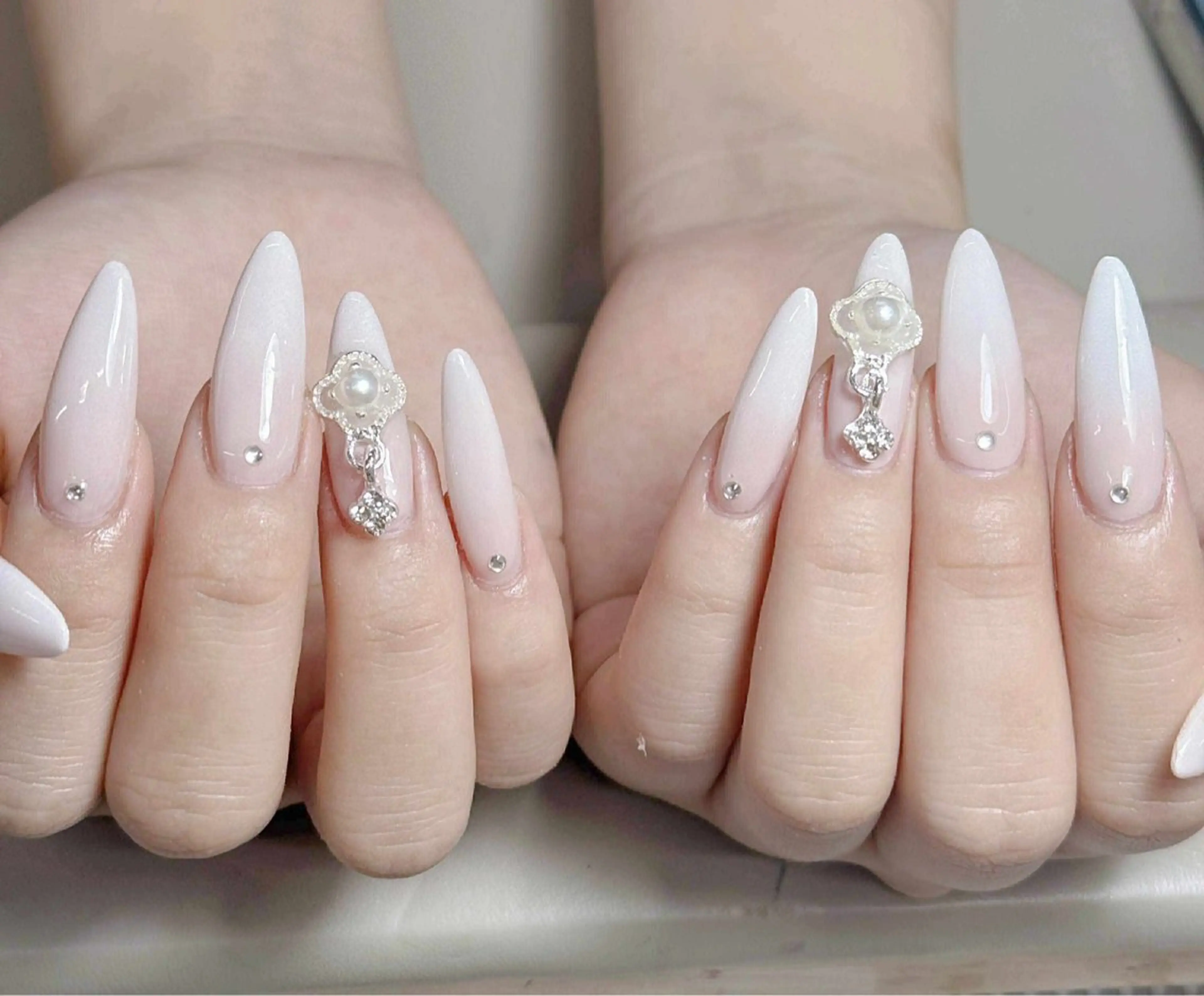 12月限定【チップ長さ出し】ワンカラー・ラメグラ+パーツ4個 ¥9500→¥5500 (オフ選択)の写真