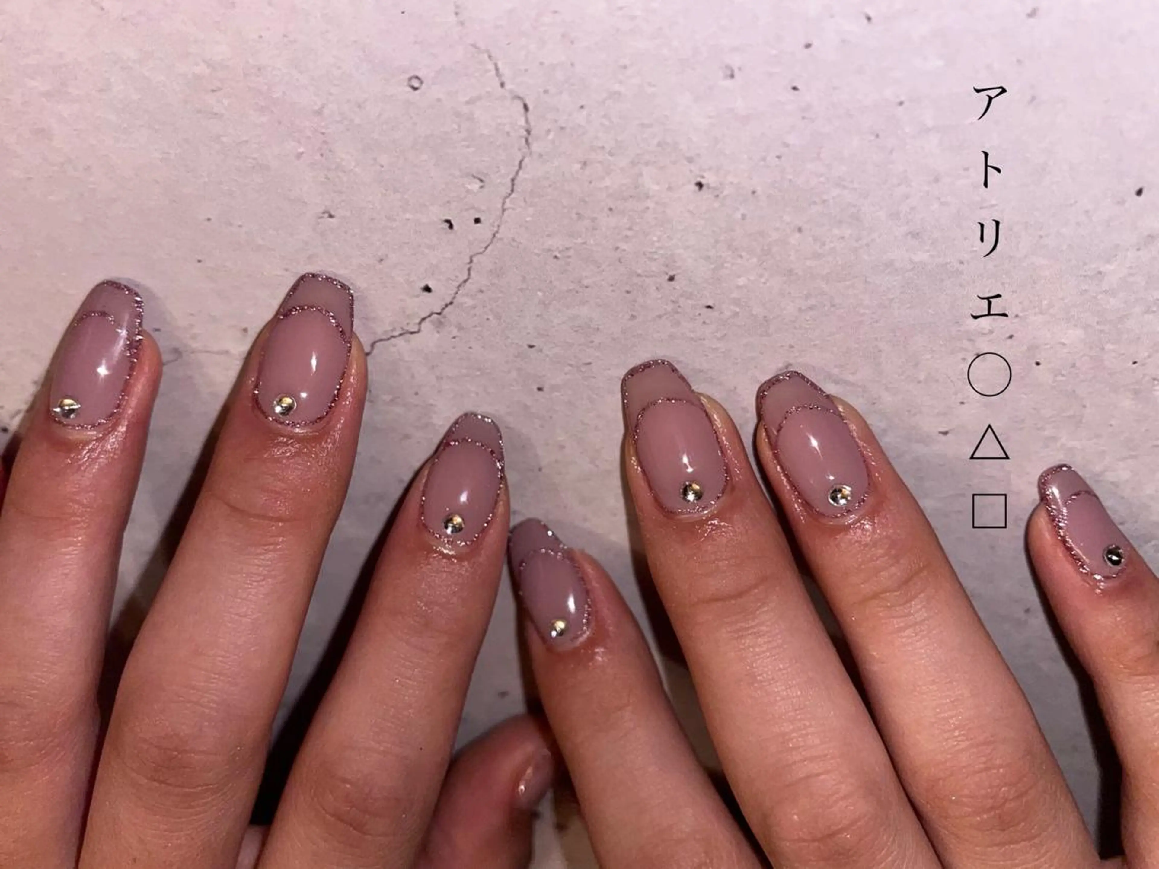 ネイル フラッシュネイル フレンチネイル ラメ(グリッター) ハンドネイル アトリエ ○△□のネイルデザイン