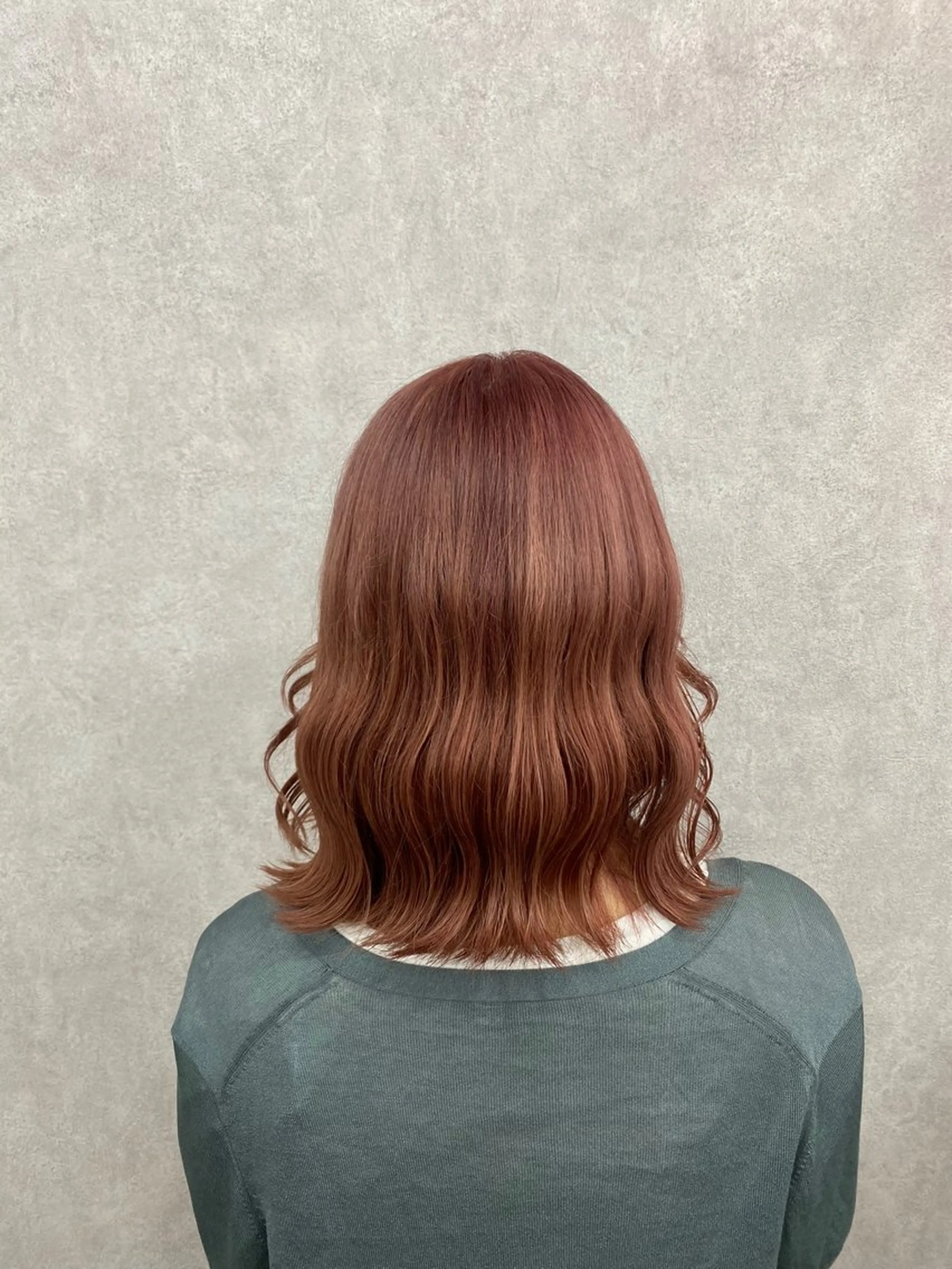 ミディアム 🩶西 雪乃/透明感 くすみカラー🫧のヘアスタイル