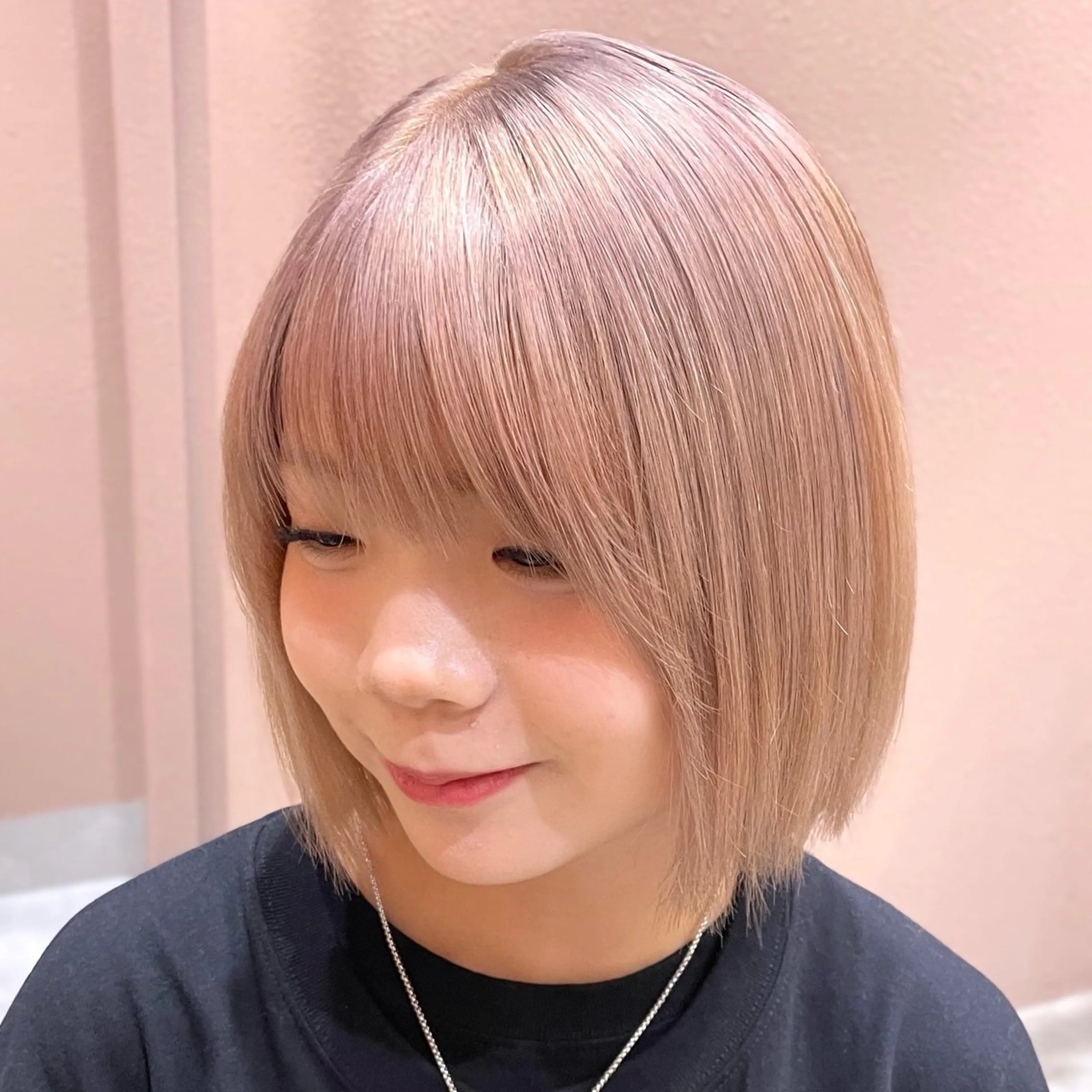 ショート カラー ベージュカラー ブリーチ ホワイトベージュ ブリーチ/暖色/ ダブルカラー/ゆきなのヘアスタイル