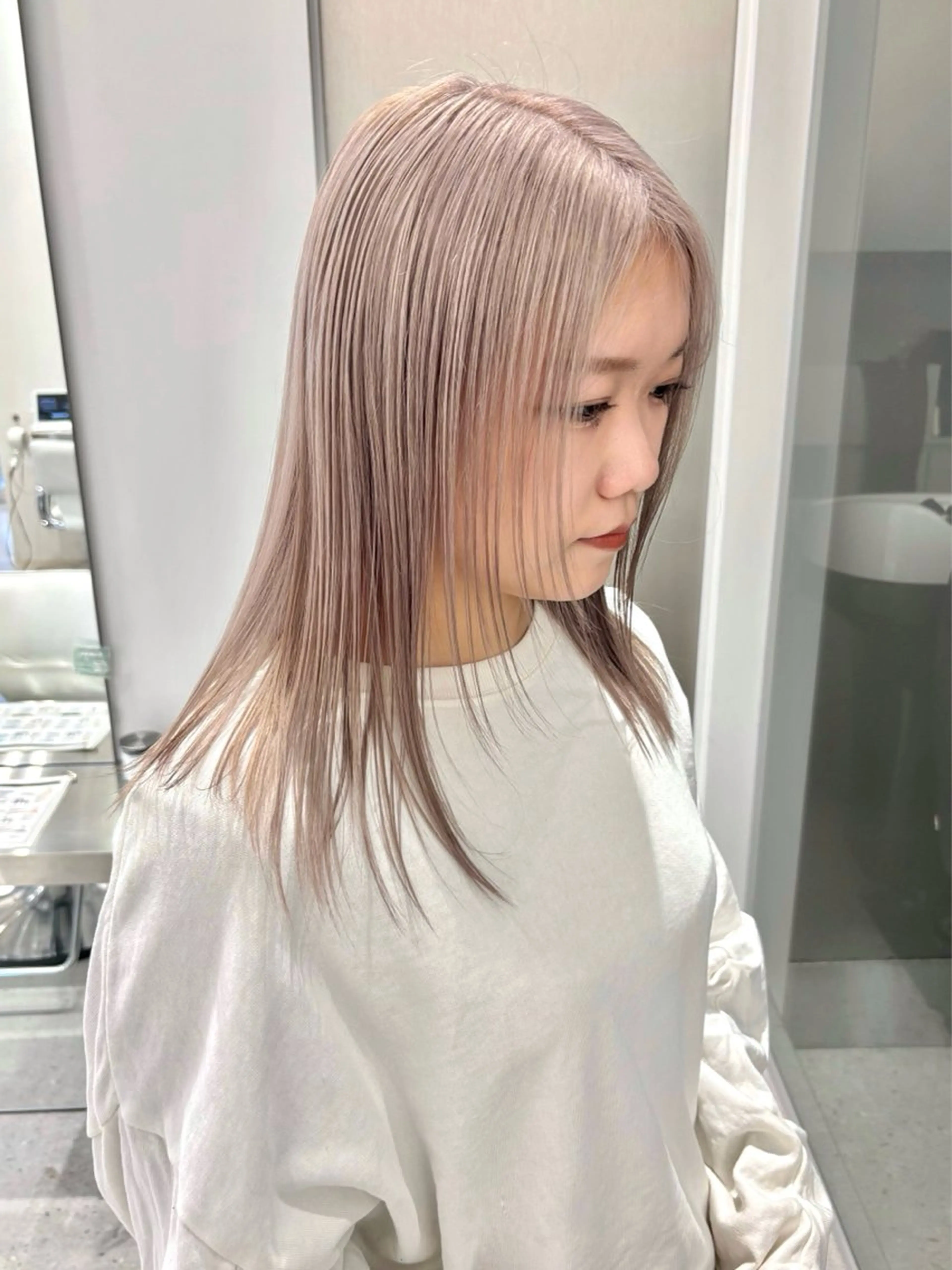 ロング カラー ベージュカラー ホワイトベージュ iLi所属・iLi 《イリ》のヘアスタイル