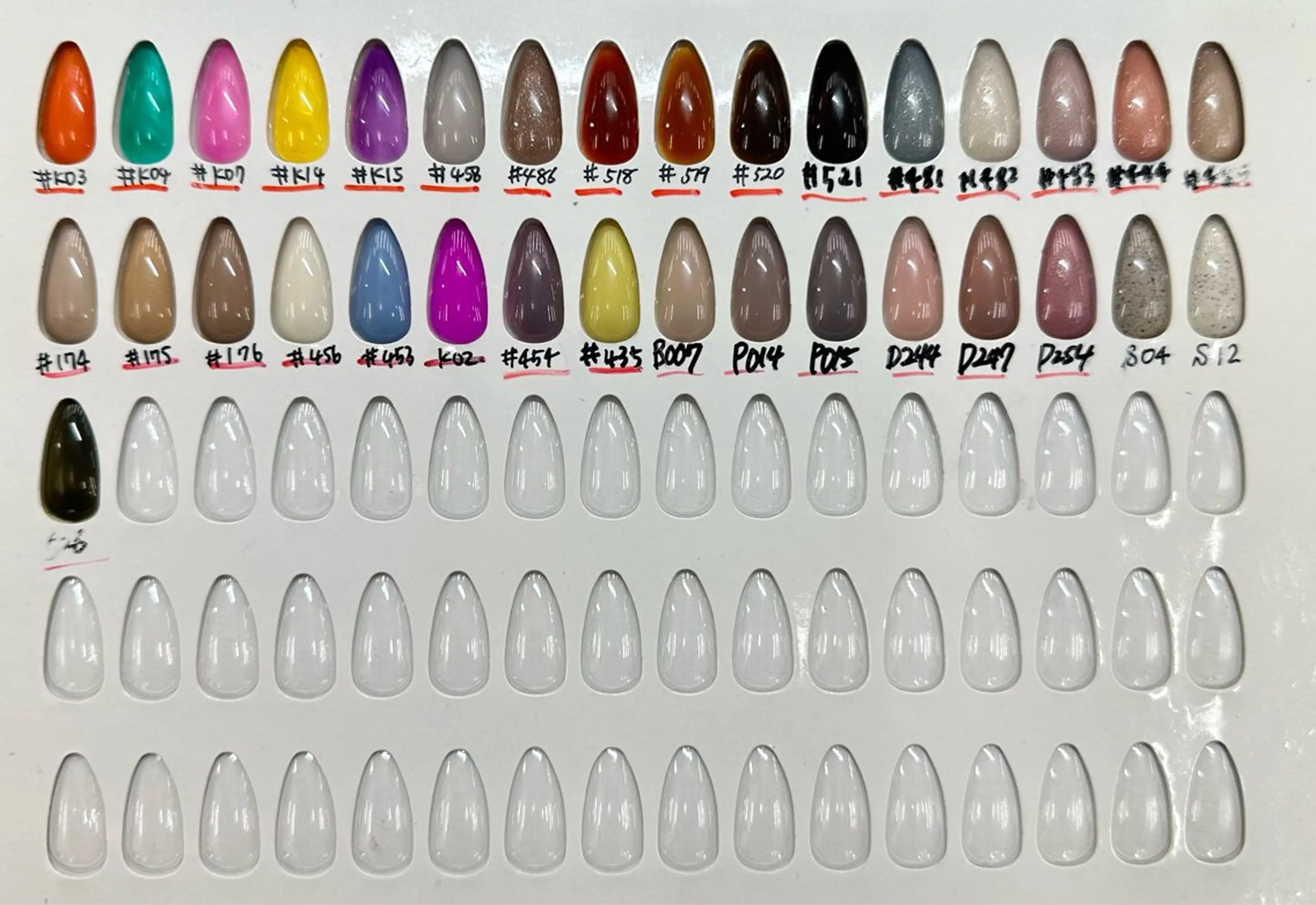 ネイル グラデーション 赤色 MAXKELLY MEGUMIのネイルデザイン