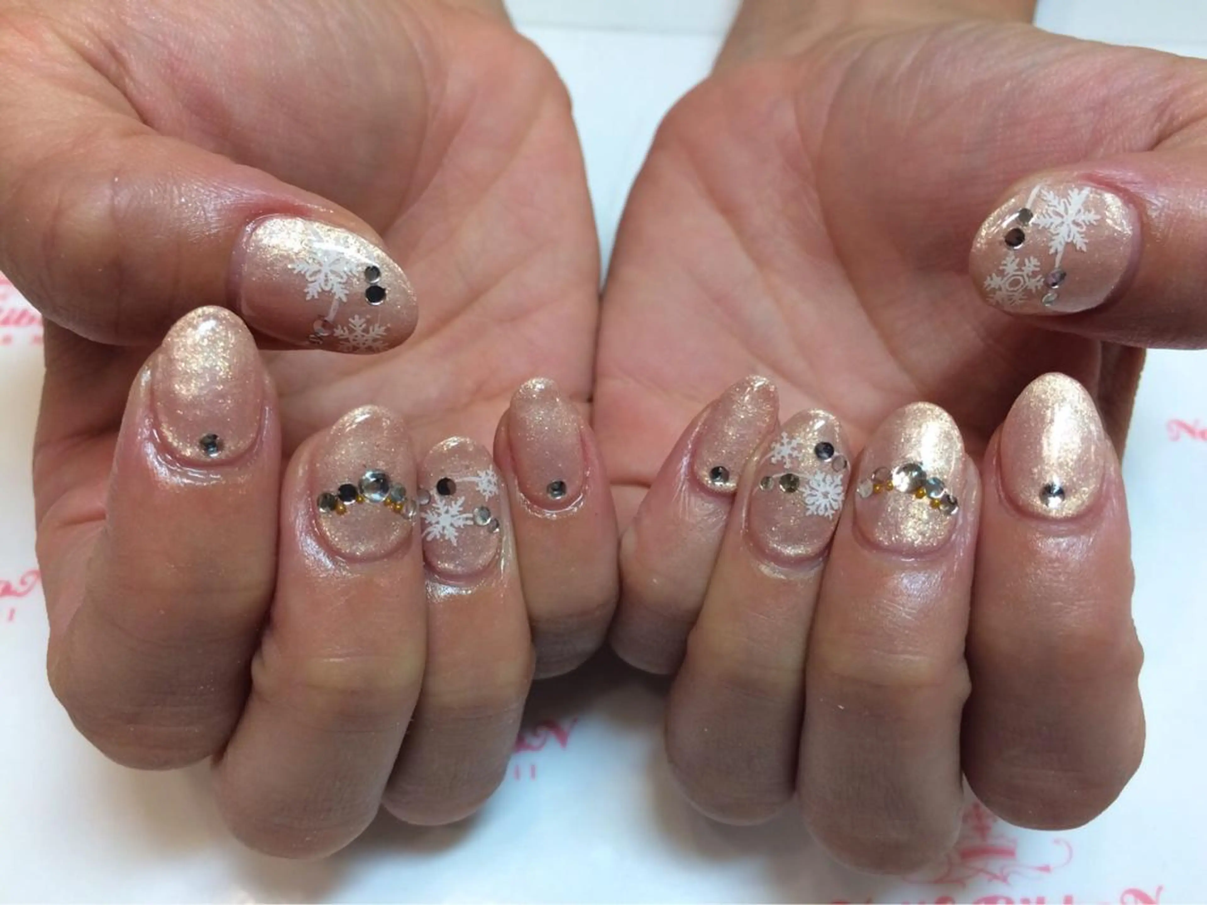 ネイル ネイルリボン 受付スタッフのネイルデザイン