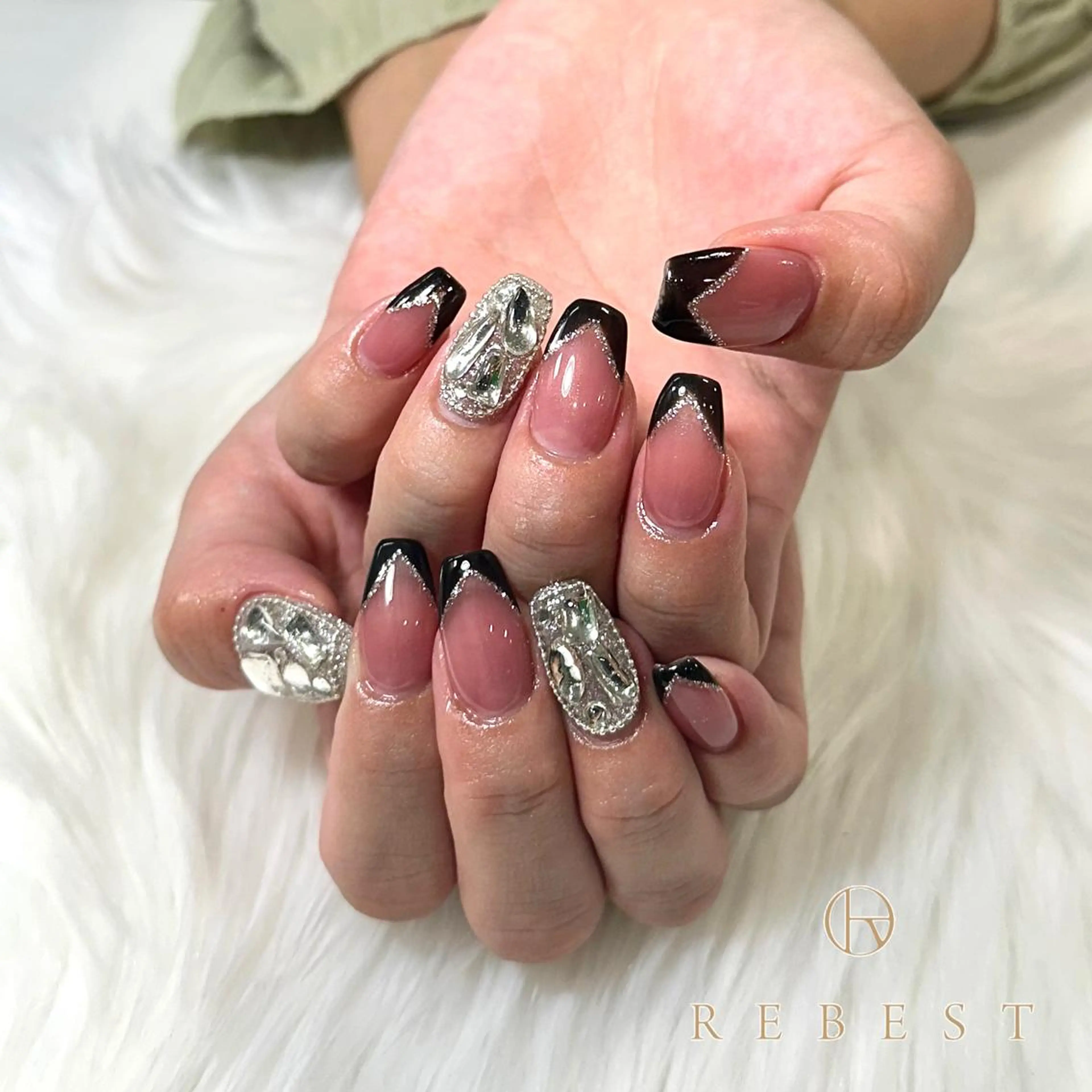 ネイル ❤️💛REBEST 付け放題Nailのネイルデザイン