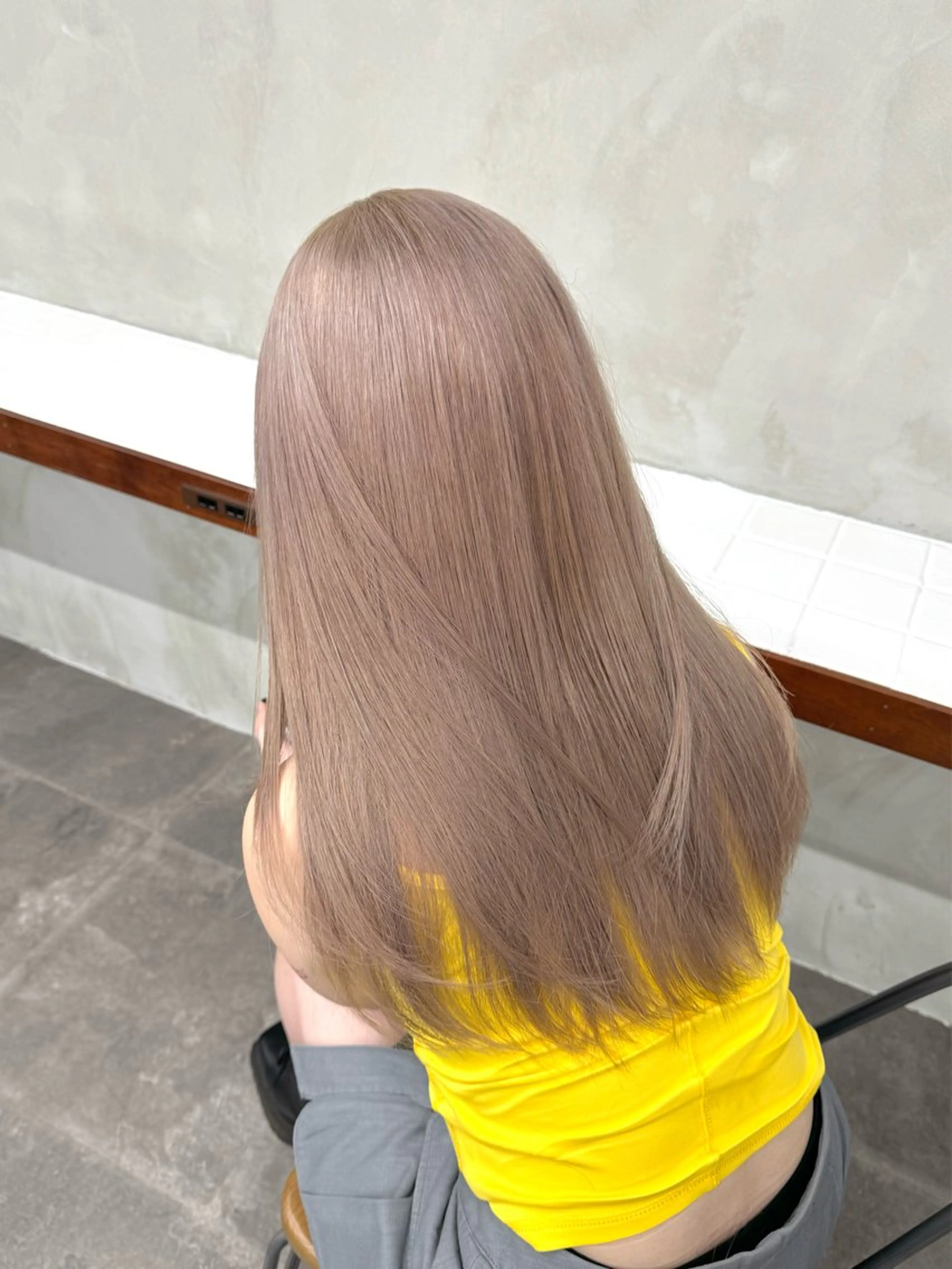 ロング カラー アッシュ ベージュカラー ブリーチ ブロンド ブラウンカラー カット ヘアカラー トリートメント nico TOKYO 渋谷所属・ブリーチ　ハイトーン 特化🌈フジタハルキのヘアスタイル