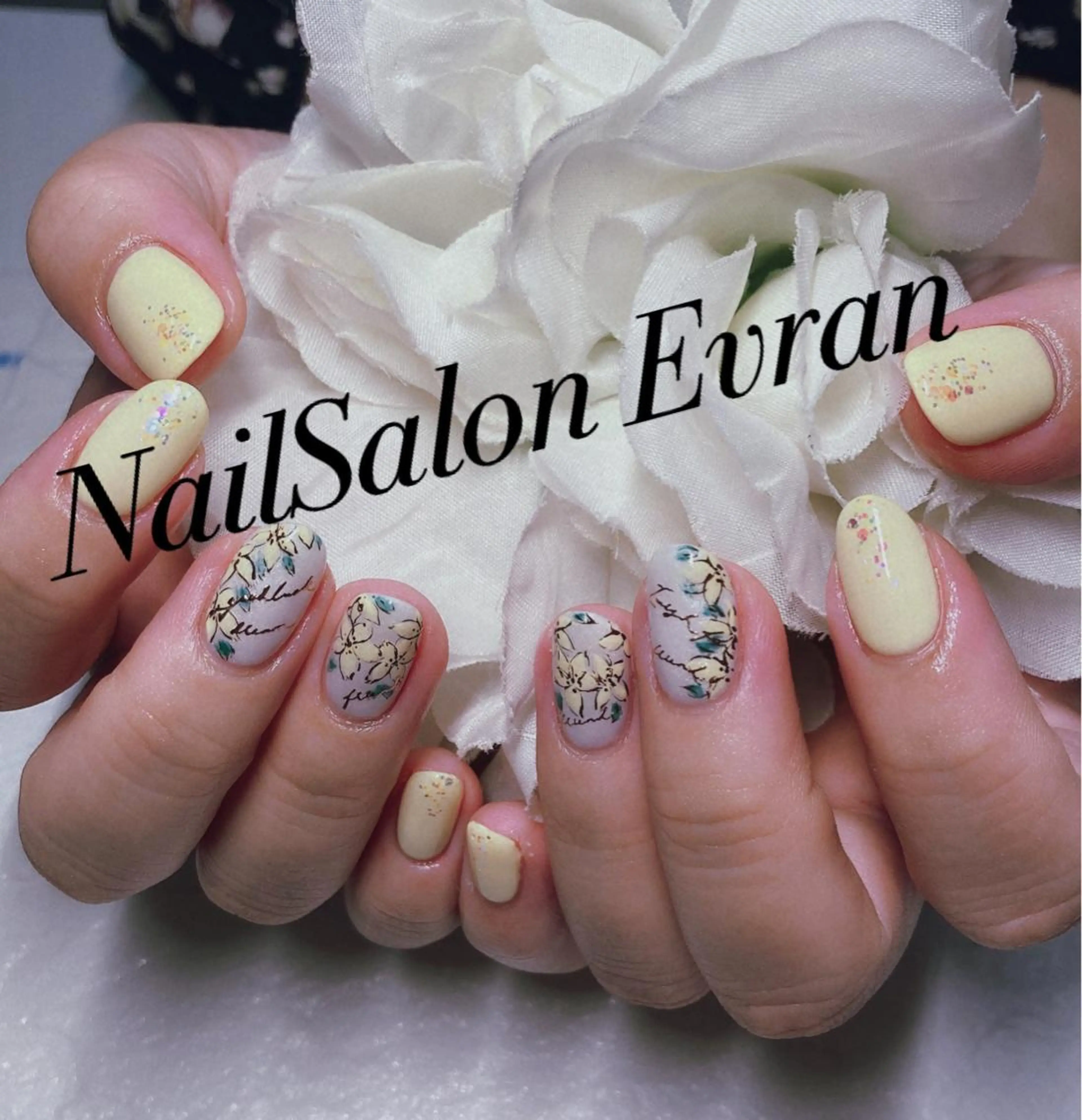 ネイル 黄色 ハンドネイル Nail salon Evranのネイルデザイン