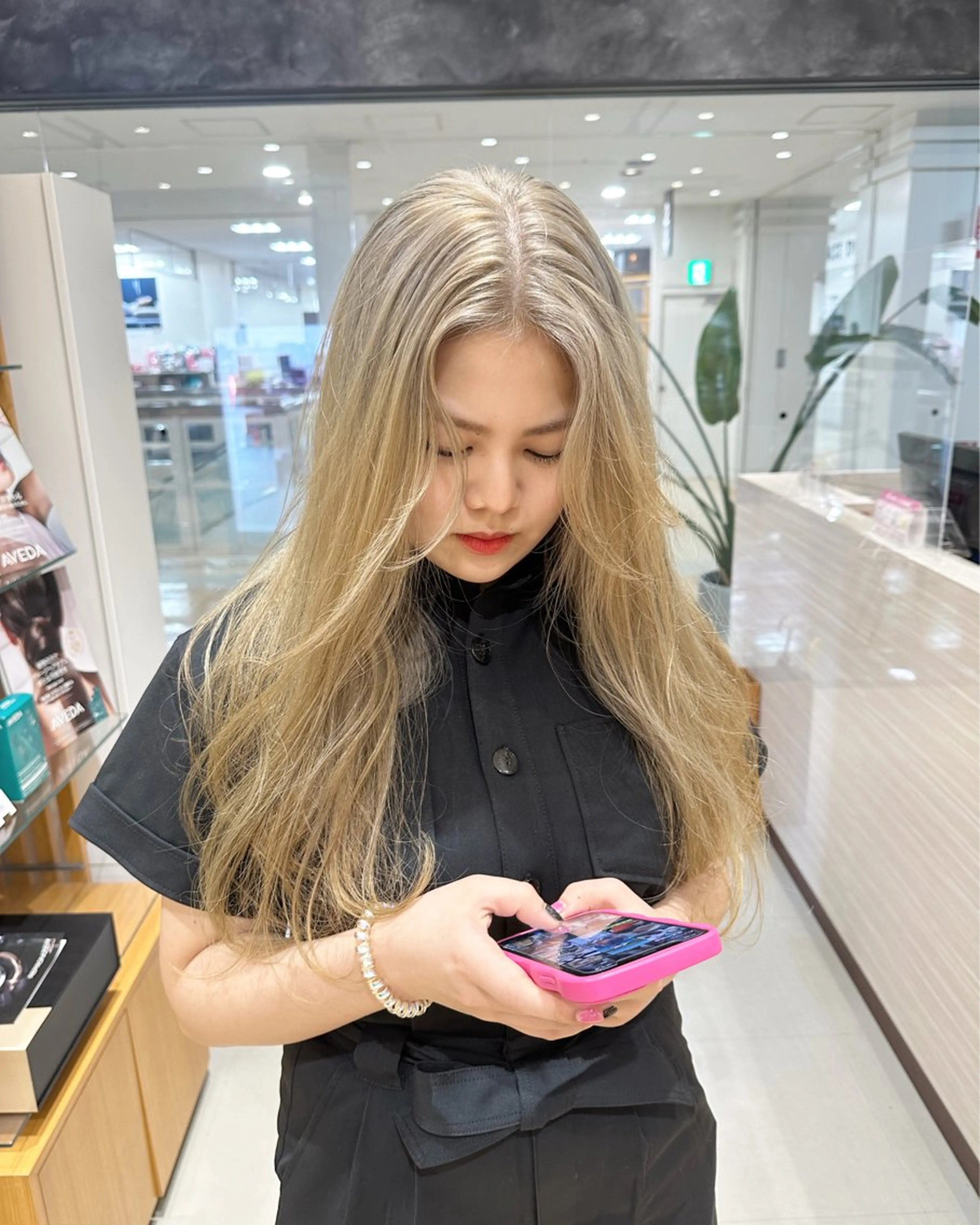 ロング カラー ベージュカラー ブリーチ ケアブリーチ ホワイトベージュ rilliant所属・中原 つくしのヘアスタイル