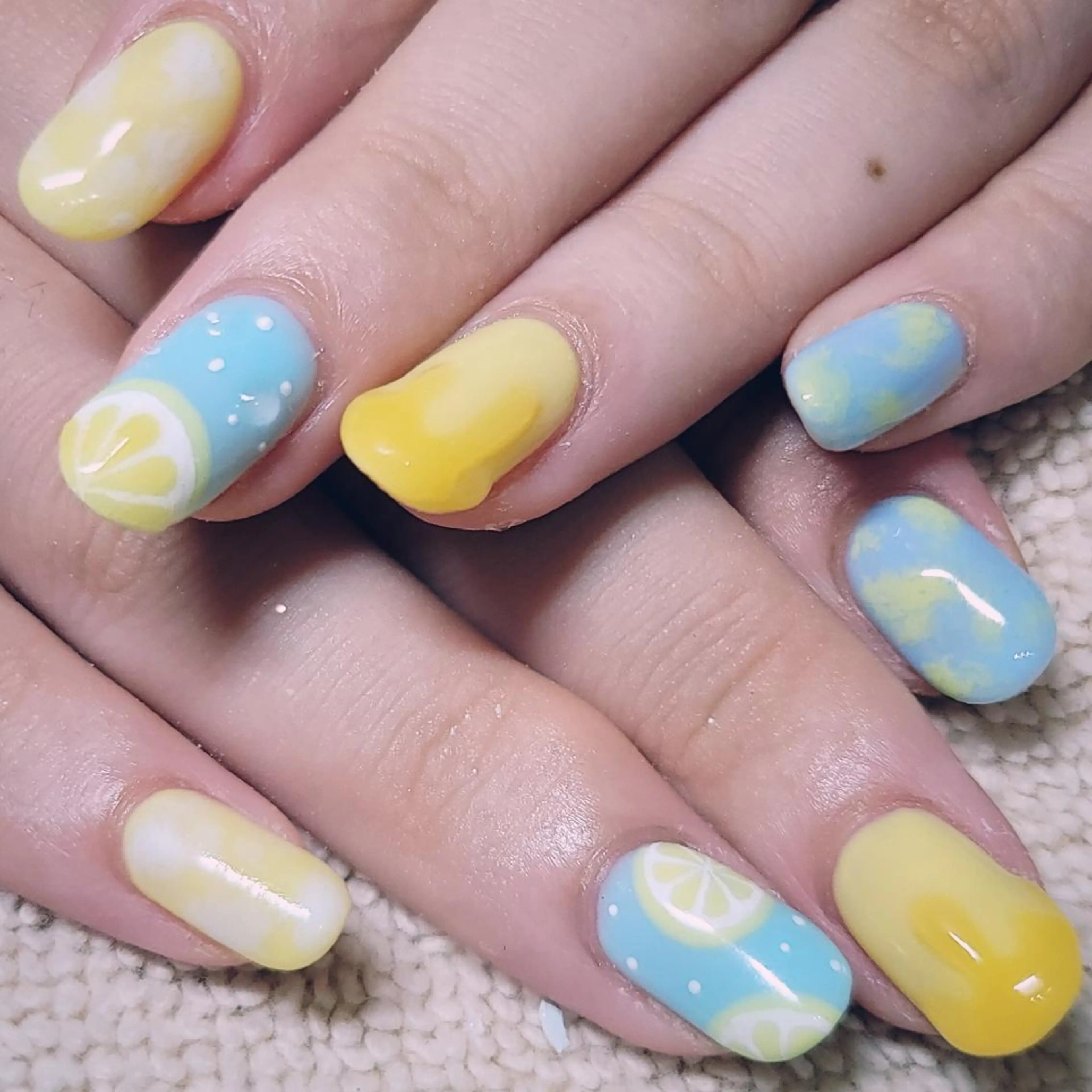 ネイル ブルー クリアネイル パステルネイル 黄色 ハンドネイル よしだ ひろきのネイルデザイン