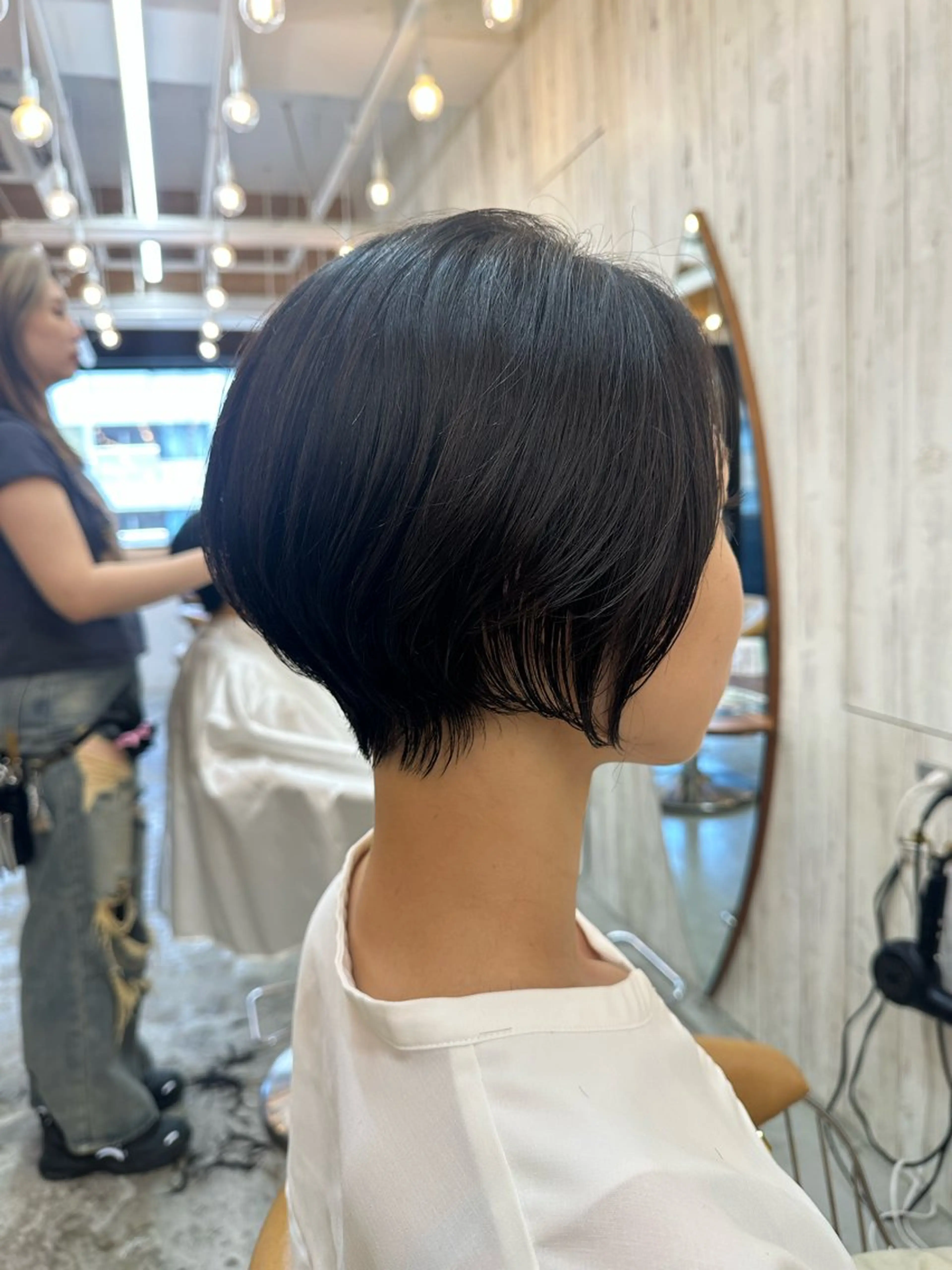 ショート カラー くびれヘア ショートヘア カット ヘアカラー トリートメント 髪質改善✨縮毛矯正 ショートボブ/ともきのヘアスタイル