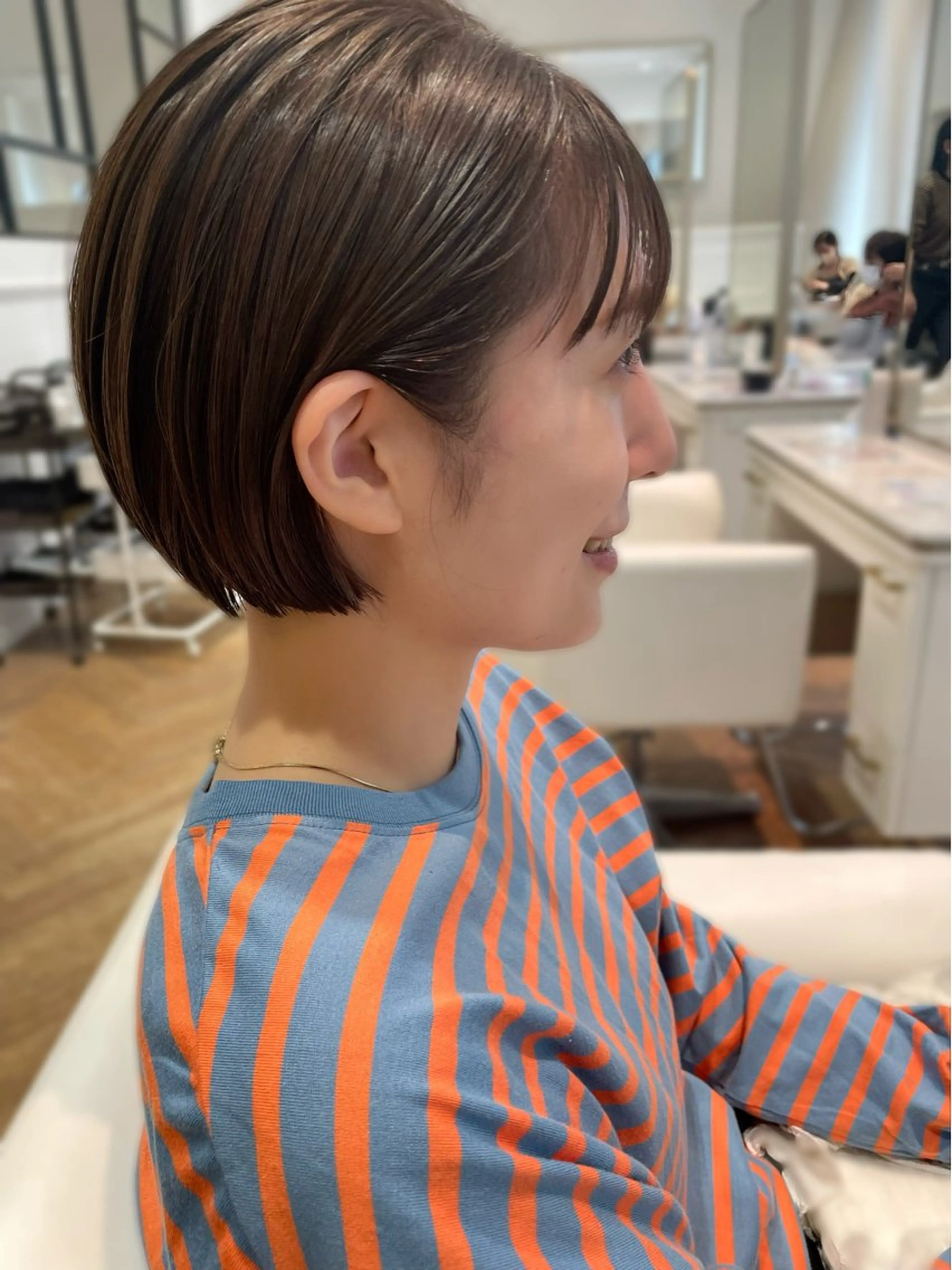 ショート ボブ ELLE salon 西梅田 小顔カットのヘアスタイル