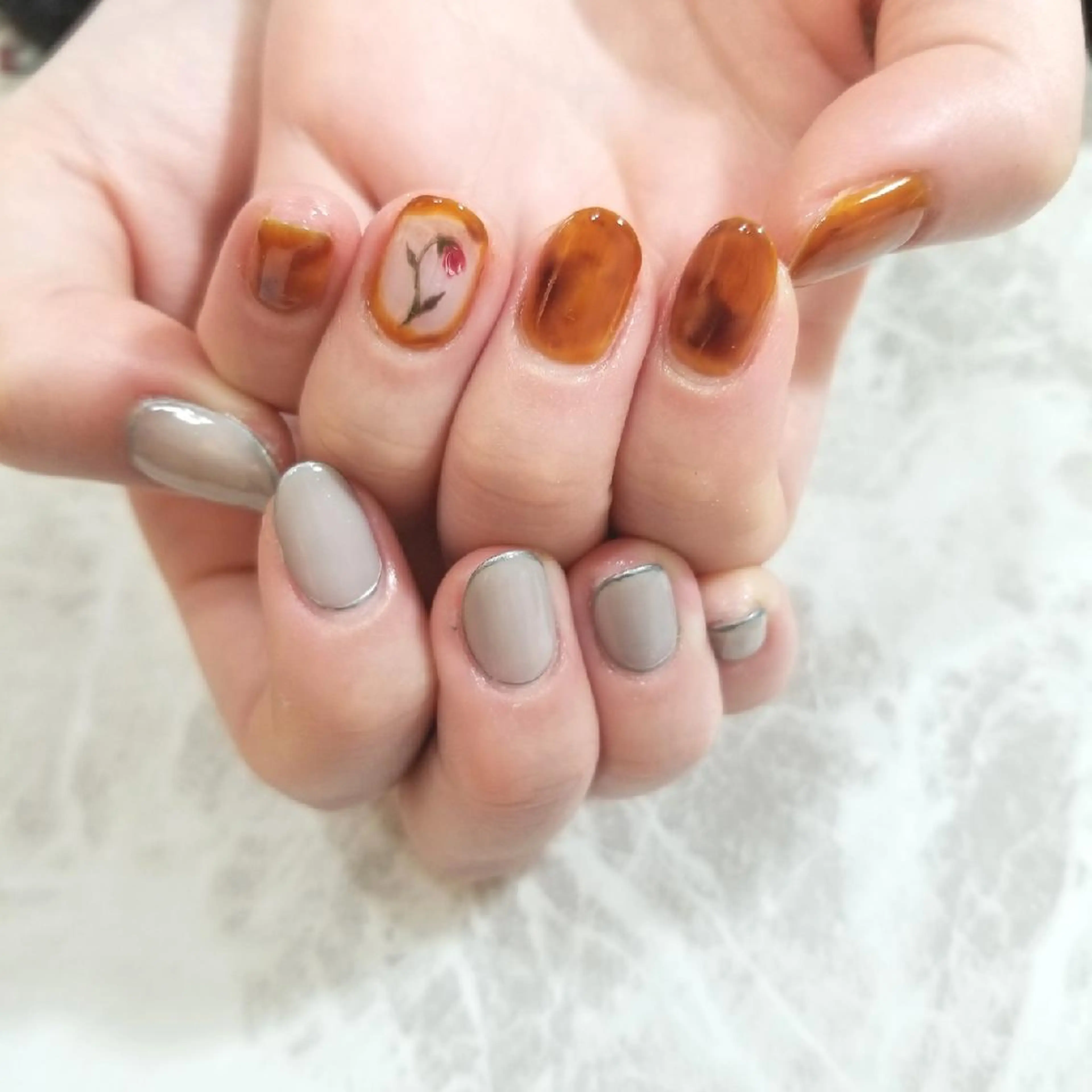 ネイル べっ甲ネイル ハンドネイル nailatelier nijiiro.所属・nijiiro🌈 サトウのネイルデザイン