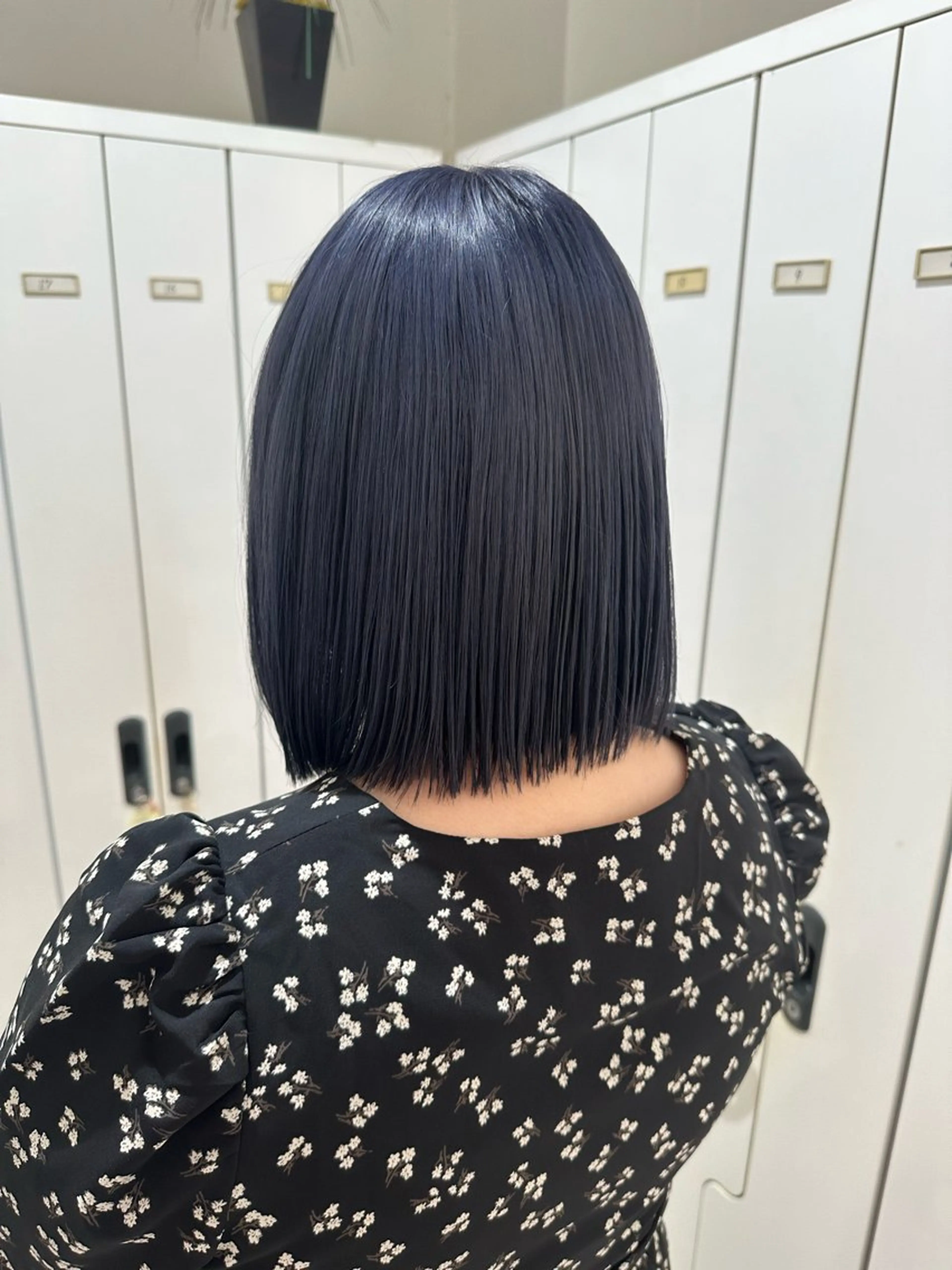 ショート カラー ブリーチ ブルーカラー ブルーラベンダー ラベンダーカラー カット ヘアカラー 艶カラー/縮毛矯正/ ブリーチカラー/みなのヘアスタイル