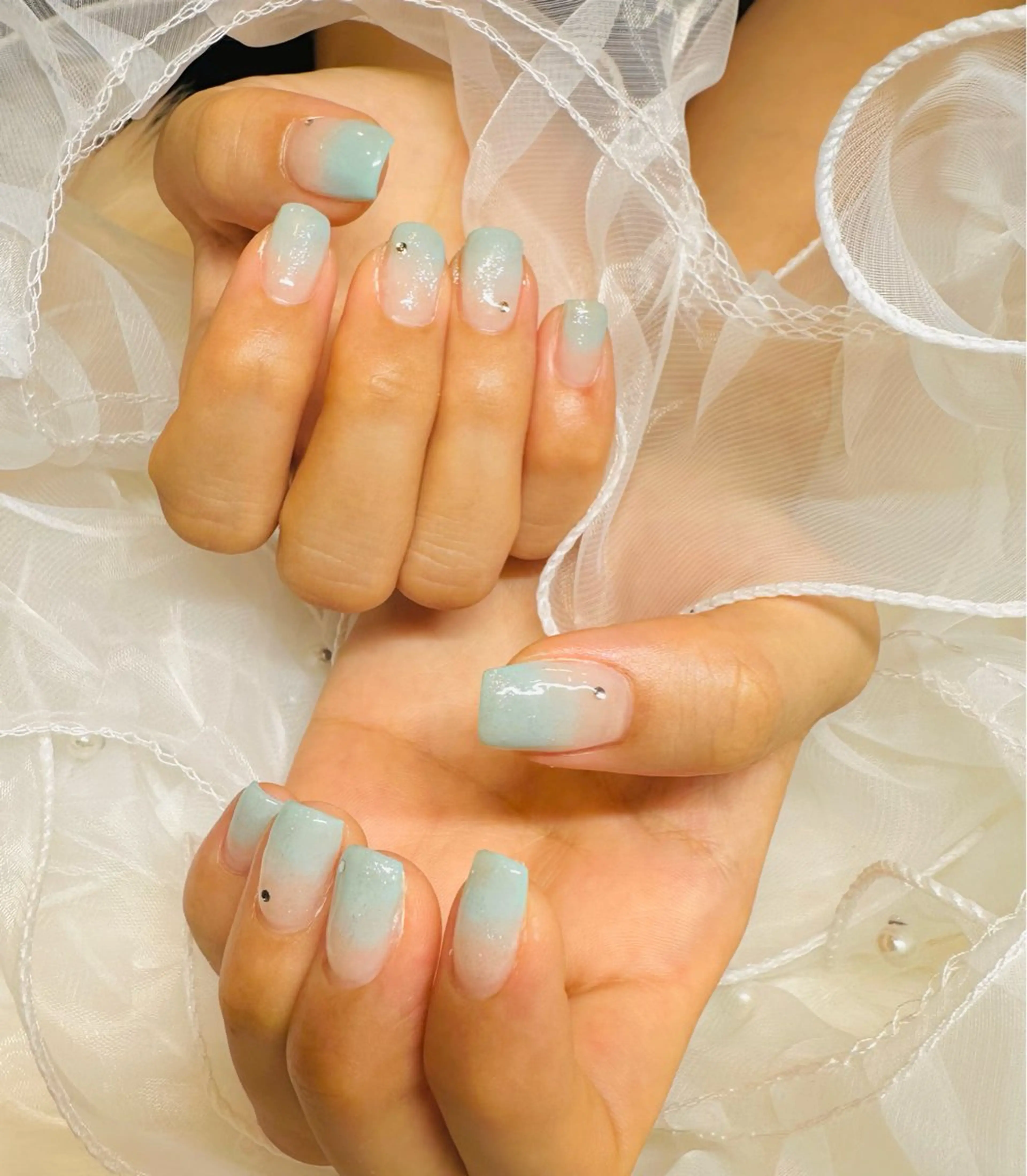 ネイル ブルー ラメ(グリッター) 春ネイル スクエアネイル ハンドネイル ネイルサロンエレノア所属・田端 笑理菜のネイルデザイン