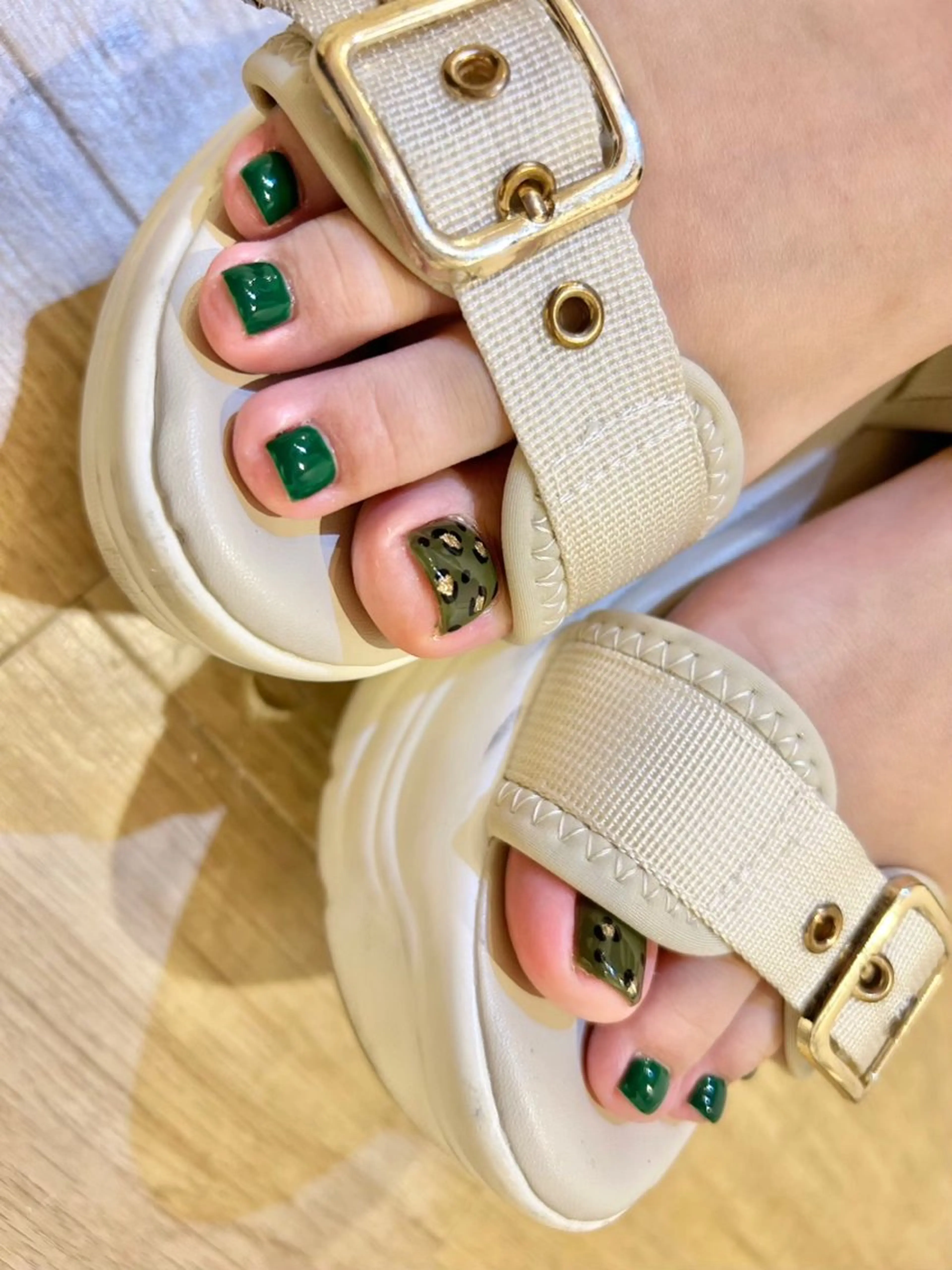 lash lift (上)＋フットネイル(オフ込み)♡同時施術🏷¥10060​〜​の写真