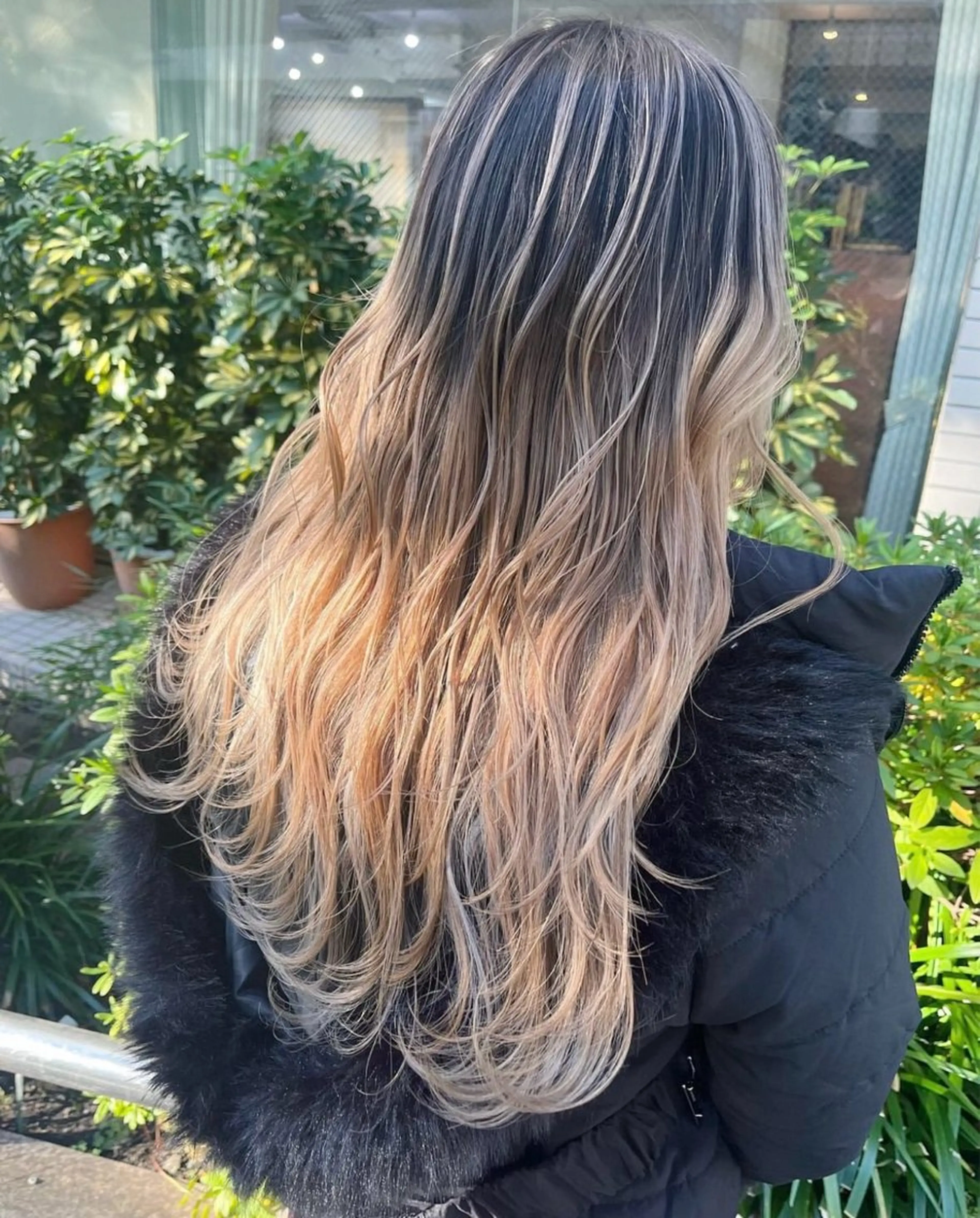 ロング ヘアカラー モモカ/ハイトーン /バレイヤージュのヘアスタイル