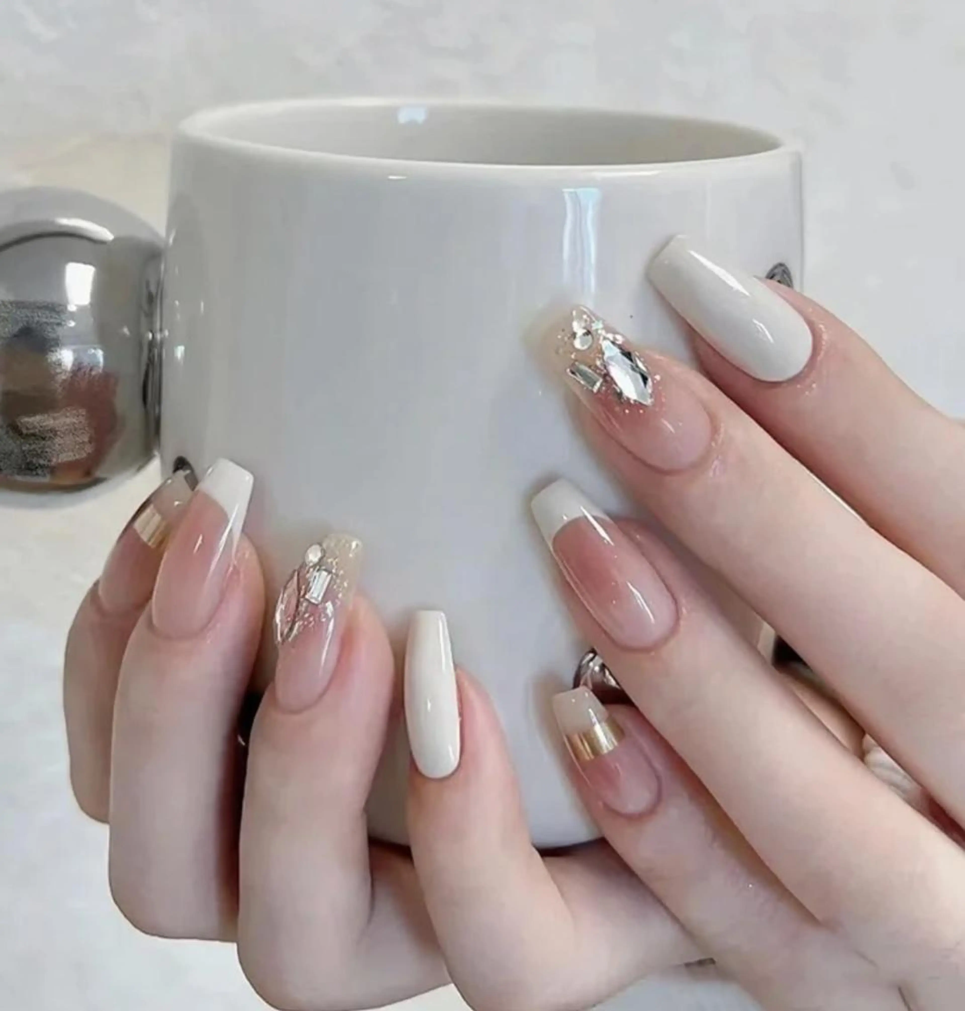 ネイル アートネイル 長さ出し ネイルチップ Queens テイのネイルデザイン