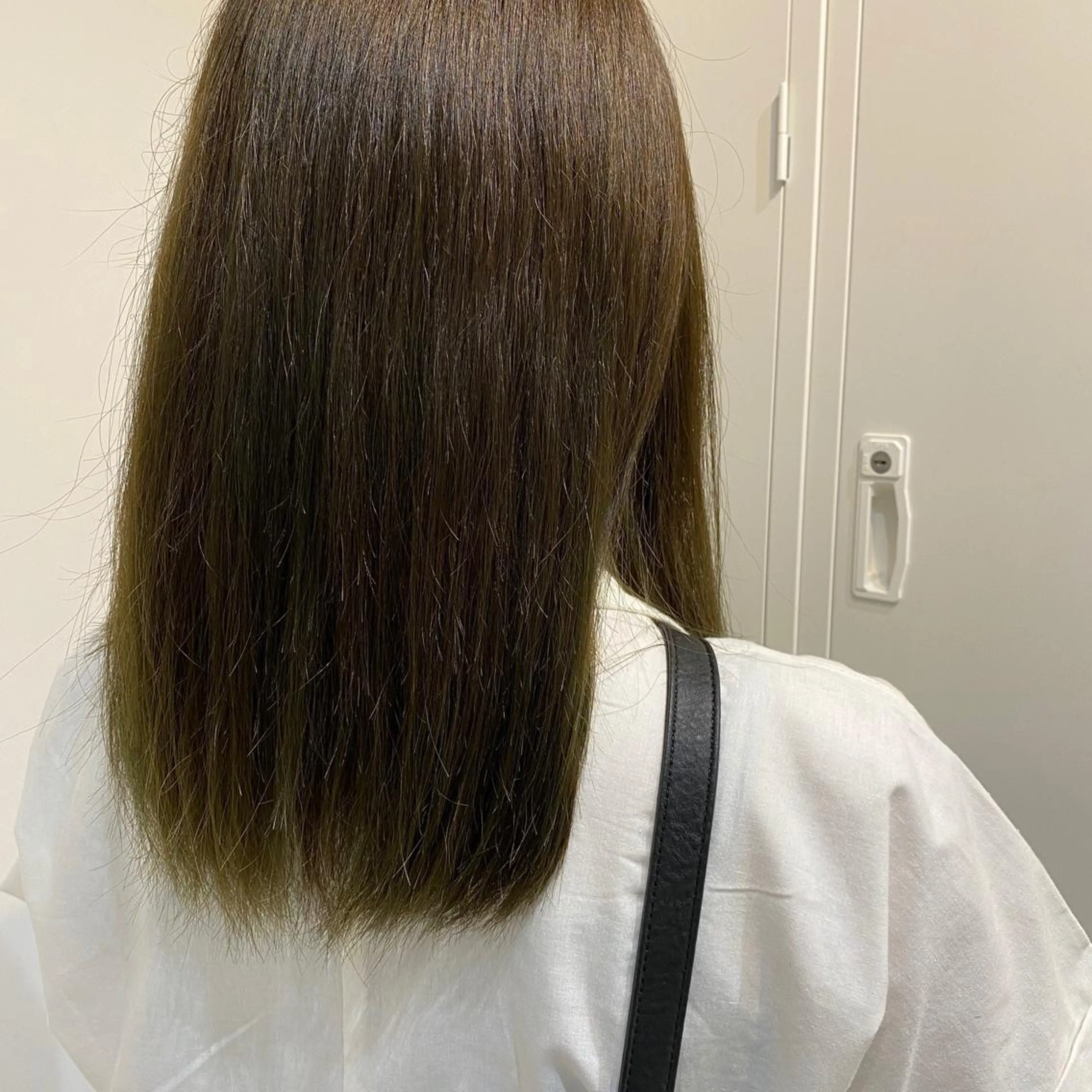 セミロング カラー ベージュカラー オリーブベージュ ヘアカラー トリートメント 🎀暖色カラー🎀 おかだみほのヘアスタイル