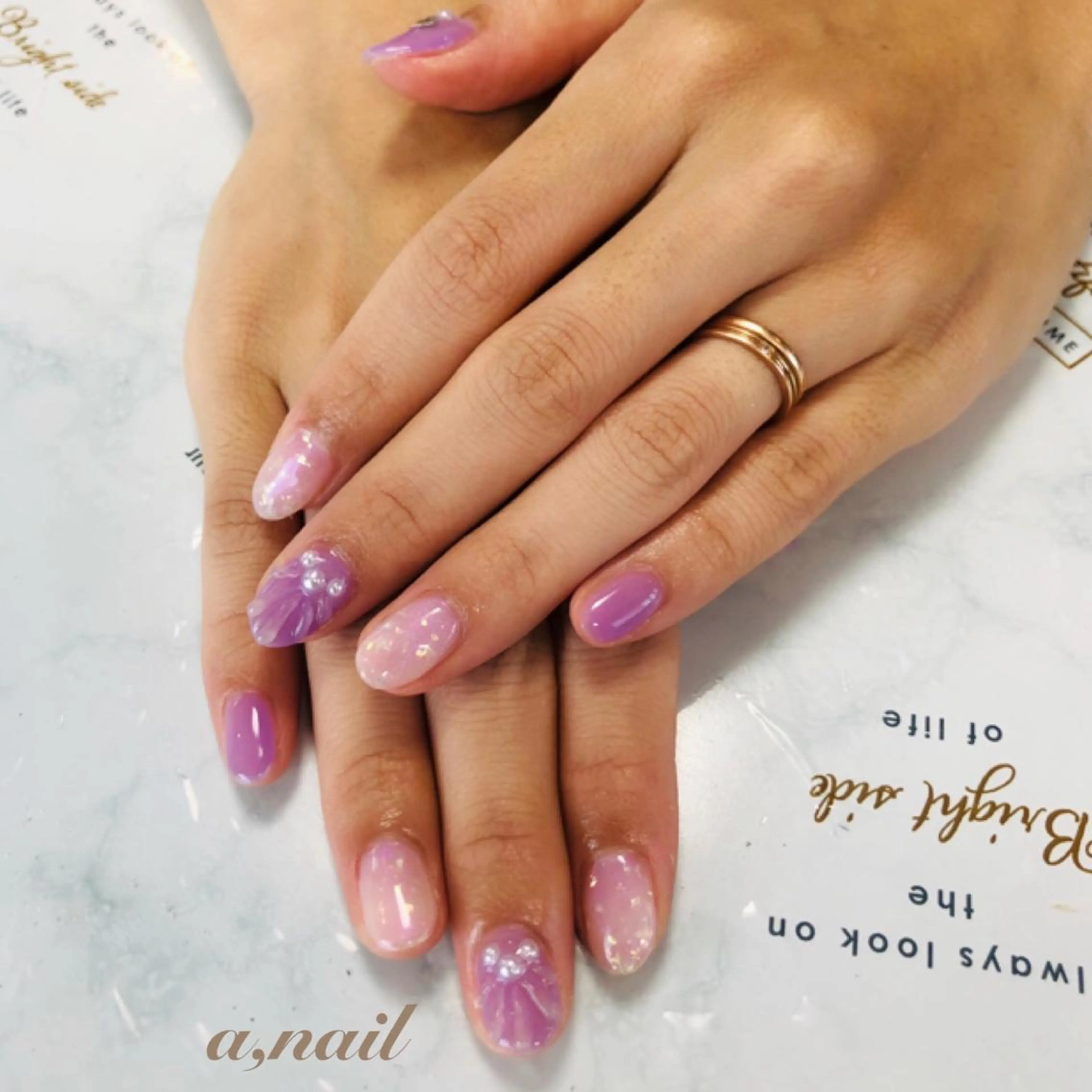 ネイル フットネイル ジェルネイル グラデーション ラメ(グリッター) ラメグラデーション ハンドネイル ネイルサロン エーネイルのネイルデザイン