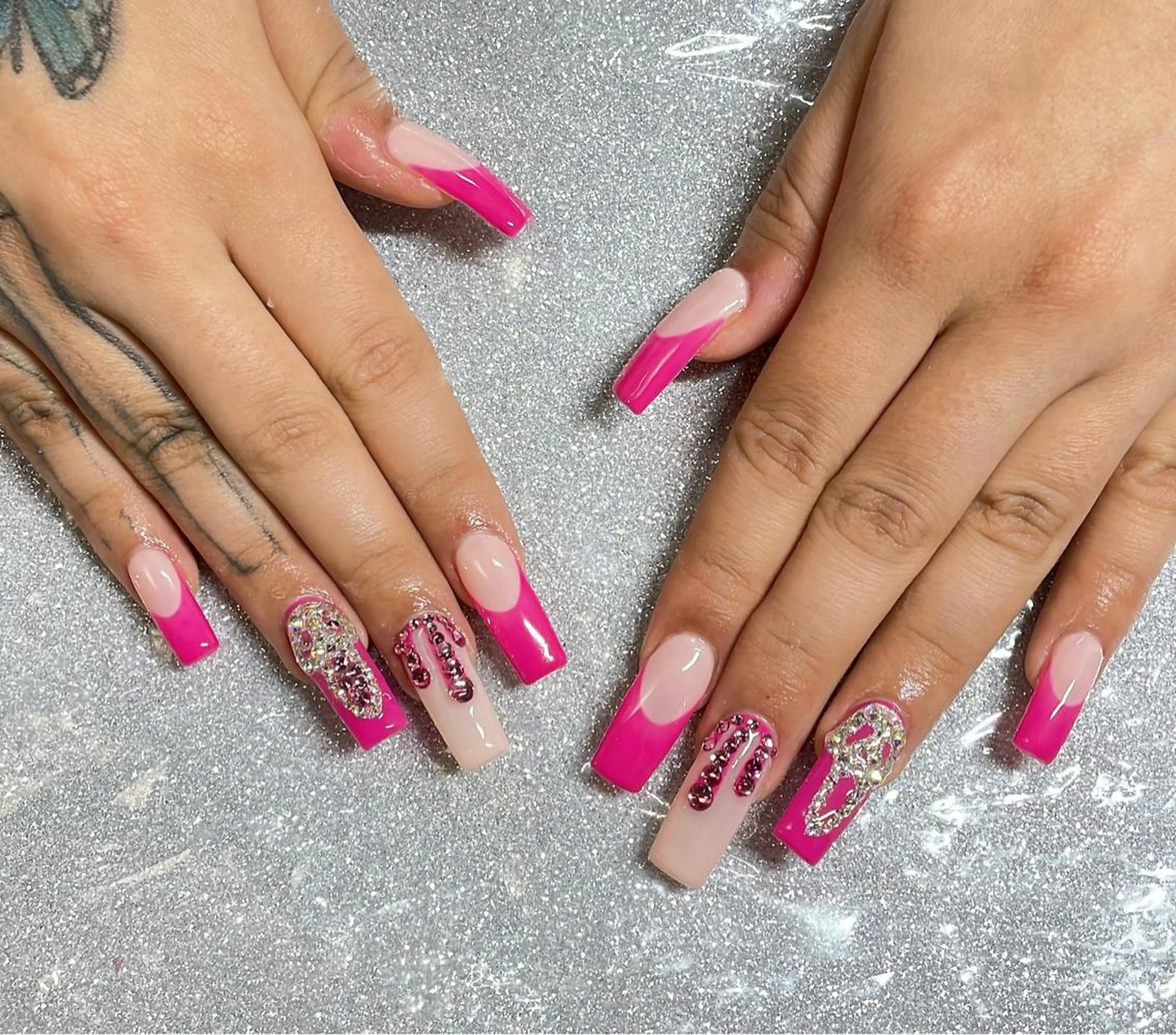 ネイル ハンドネイル VIERU 🌈🎀💖のネイルデザイン