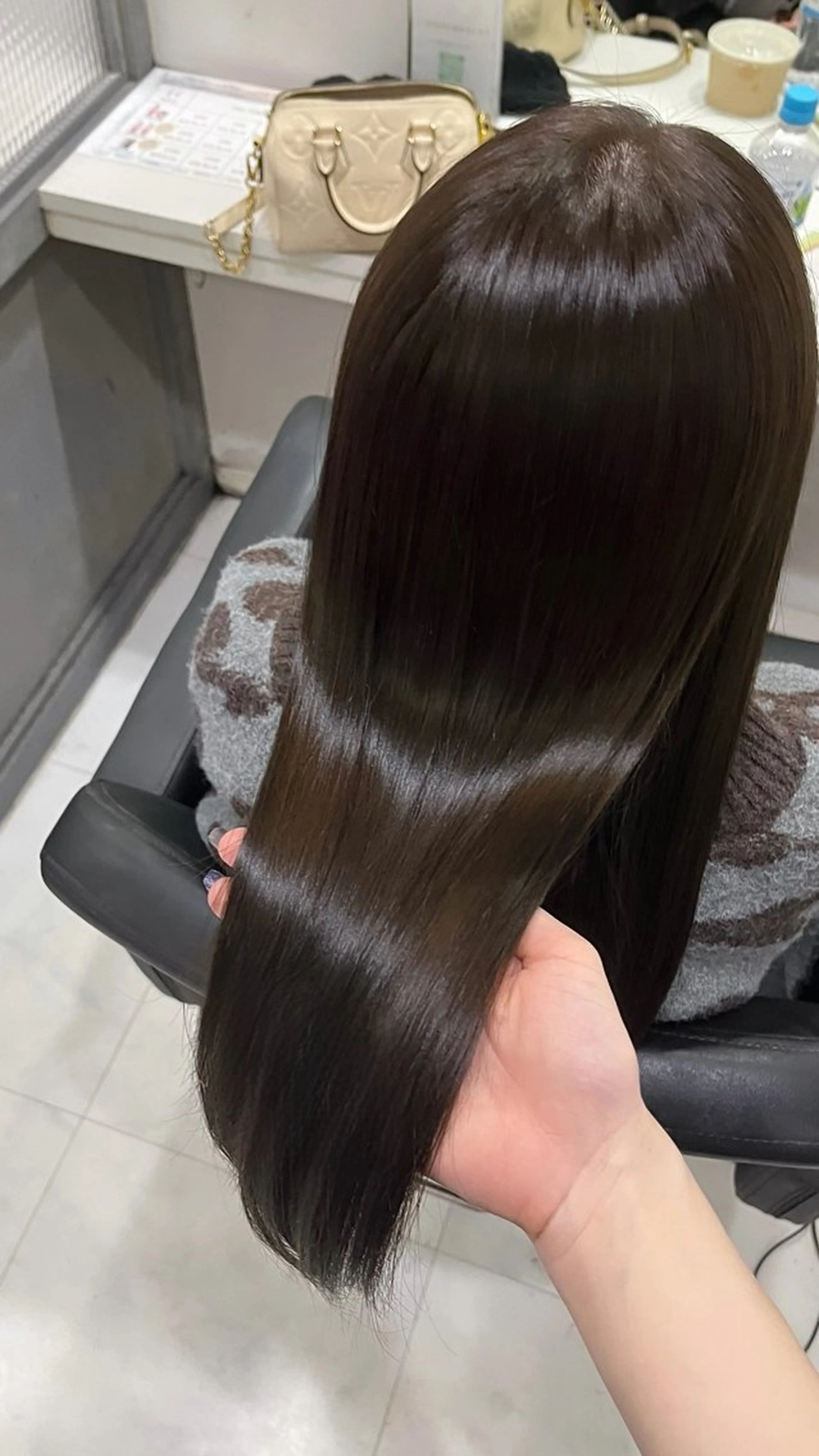 ミディアム カラー ヘアカラー トリートメント 🦋REISA🦋 エクステ×ハイトーンのヘアスタイル