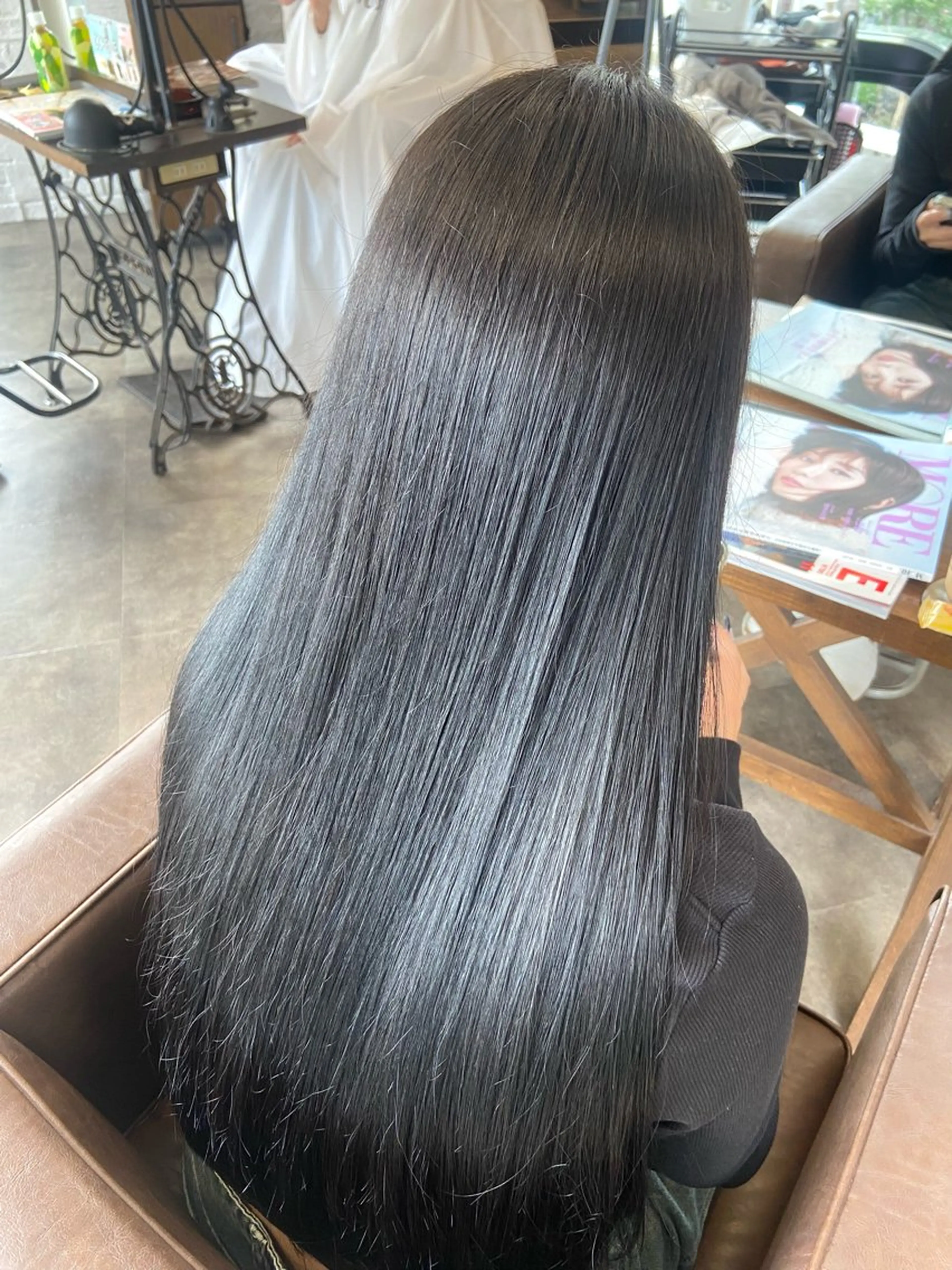 ロング カラー 黒髪 ブルーカラー ブルーブラック トリートメント カット ヘアカラー トリートメント 艶髪矯正|ダイオウ シュナのヘアスタイル